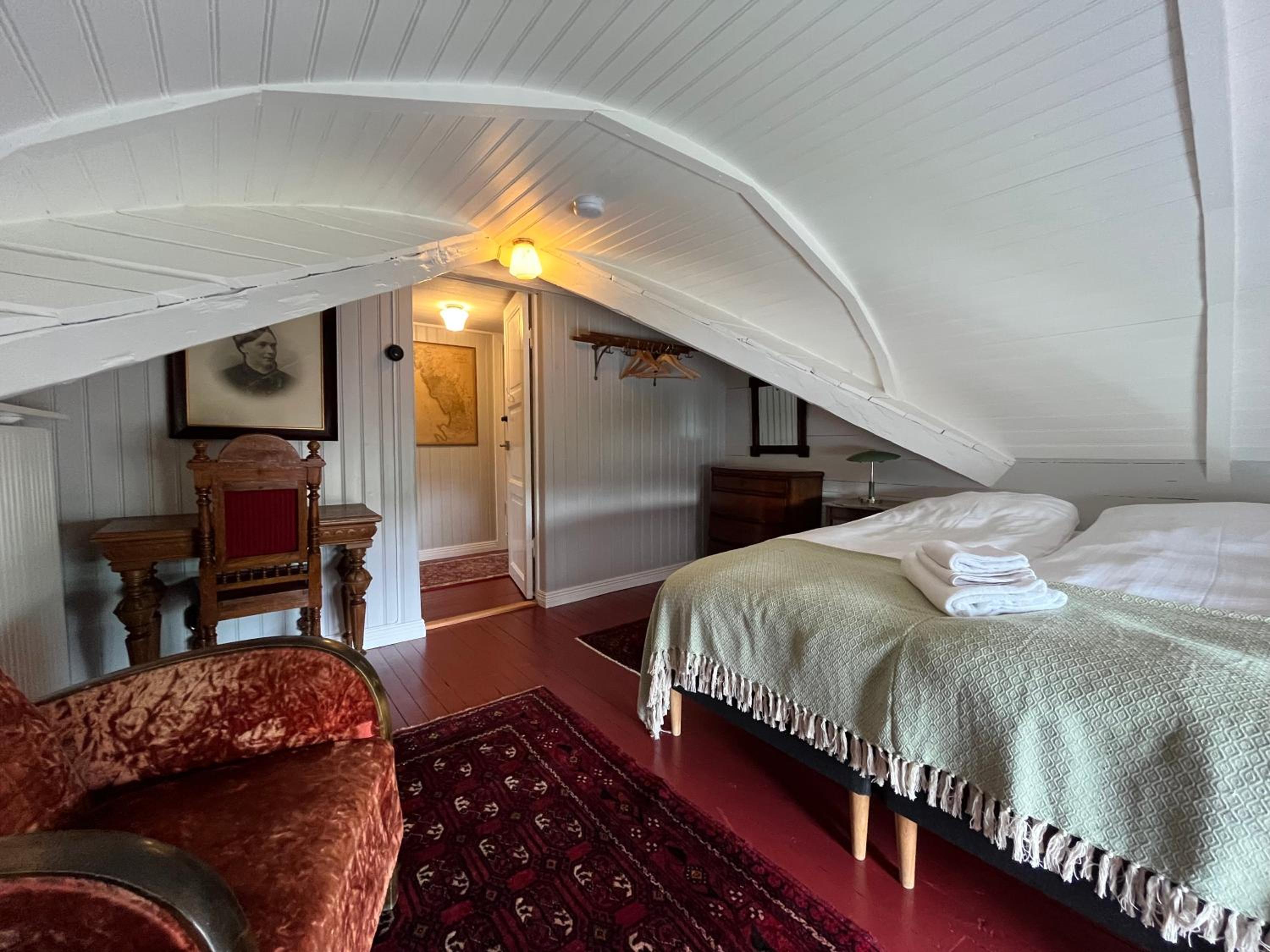 Double Room with Shared Bathroom photo 2