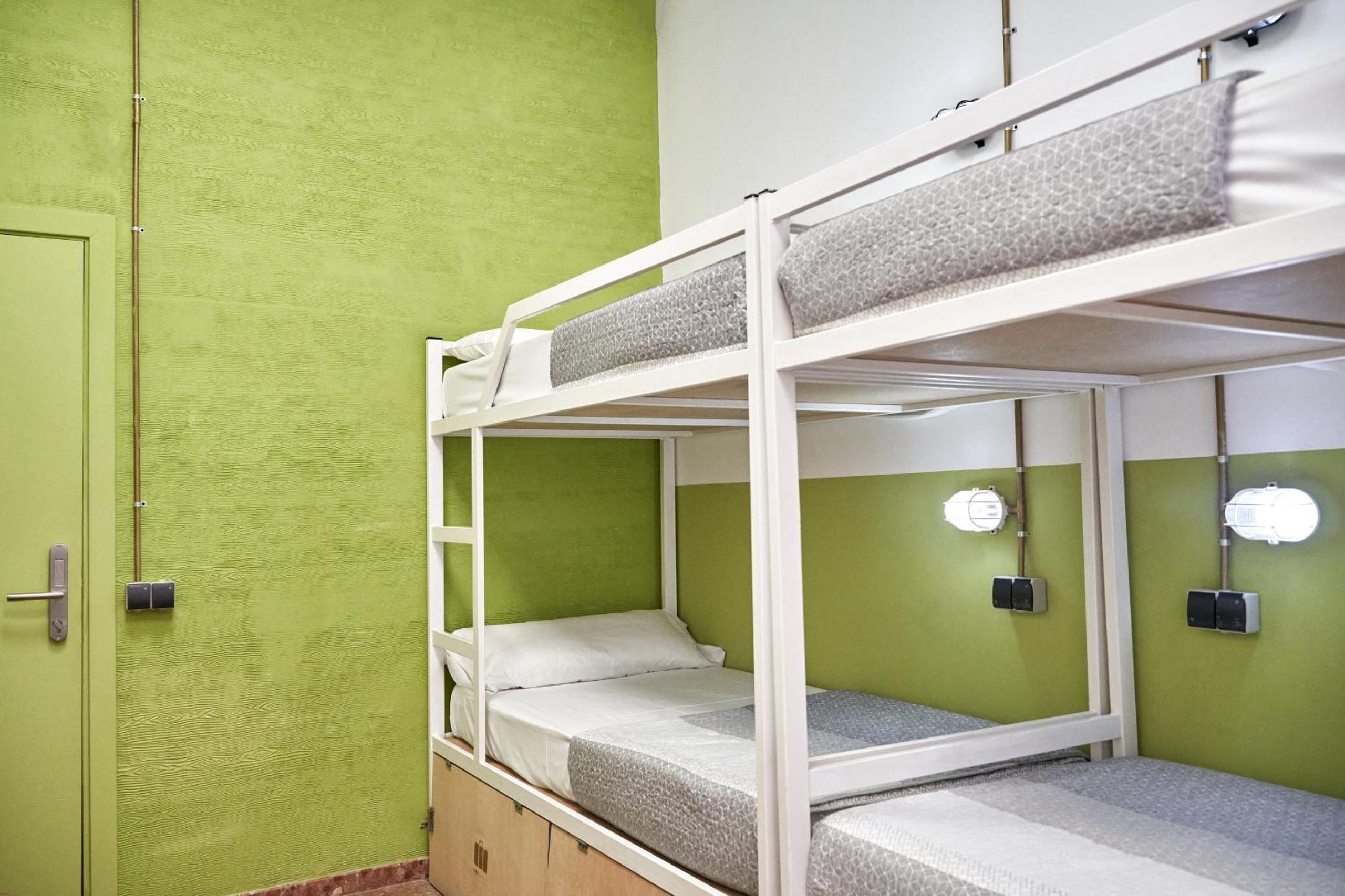 Bed in 4-Bed Mixed Dormitory Room photo 3