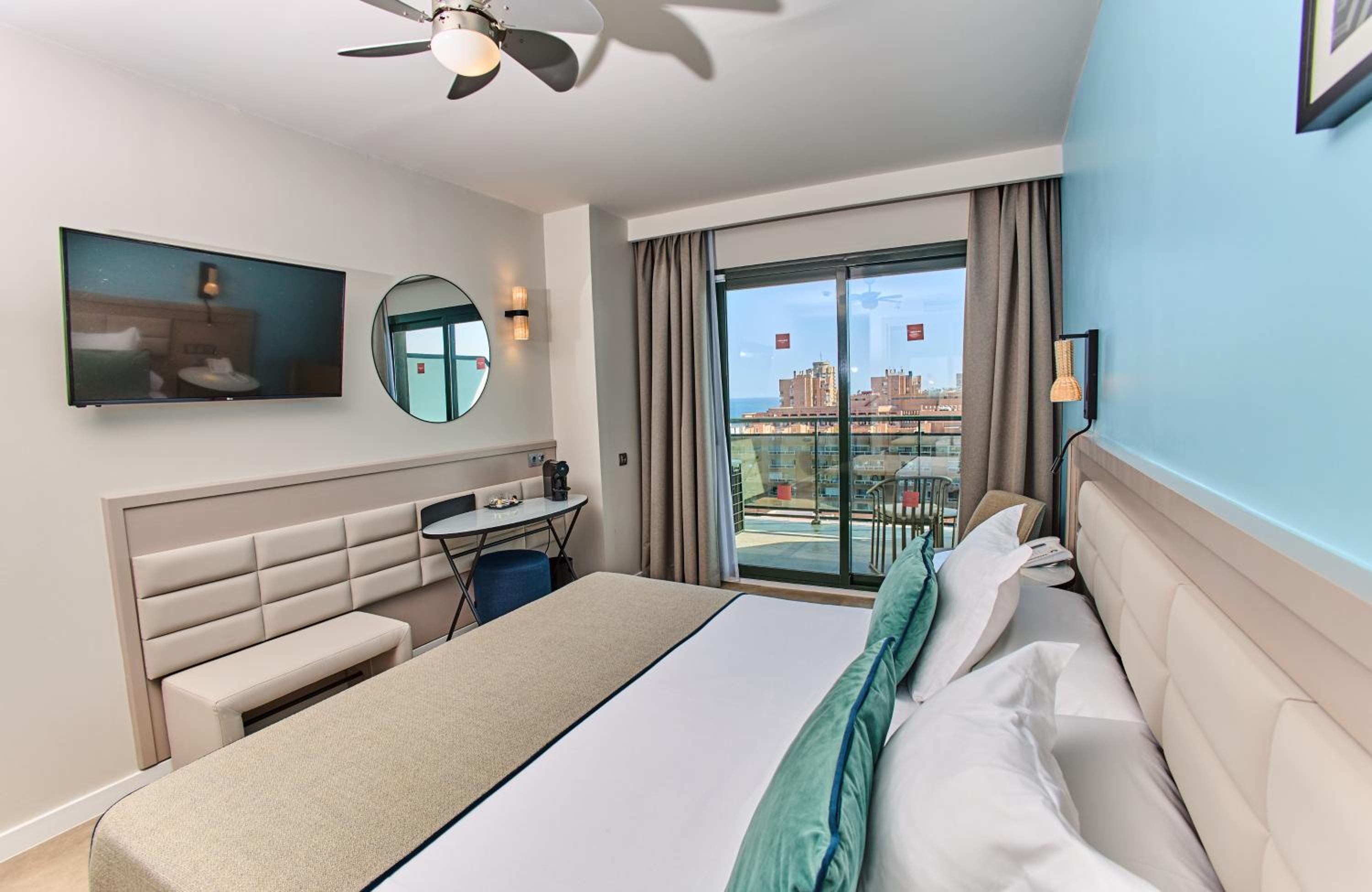 Superior Twin Room with Lateral Sea View