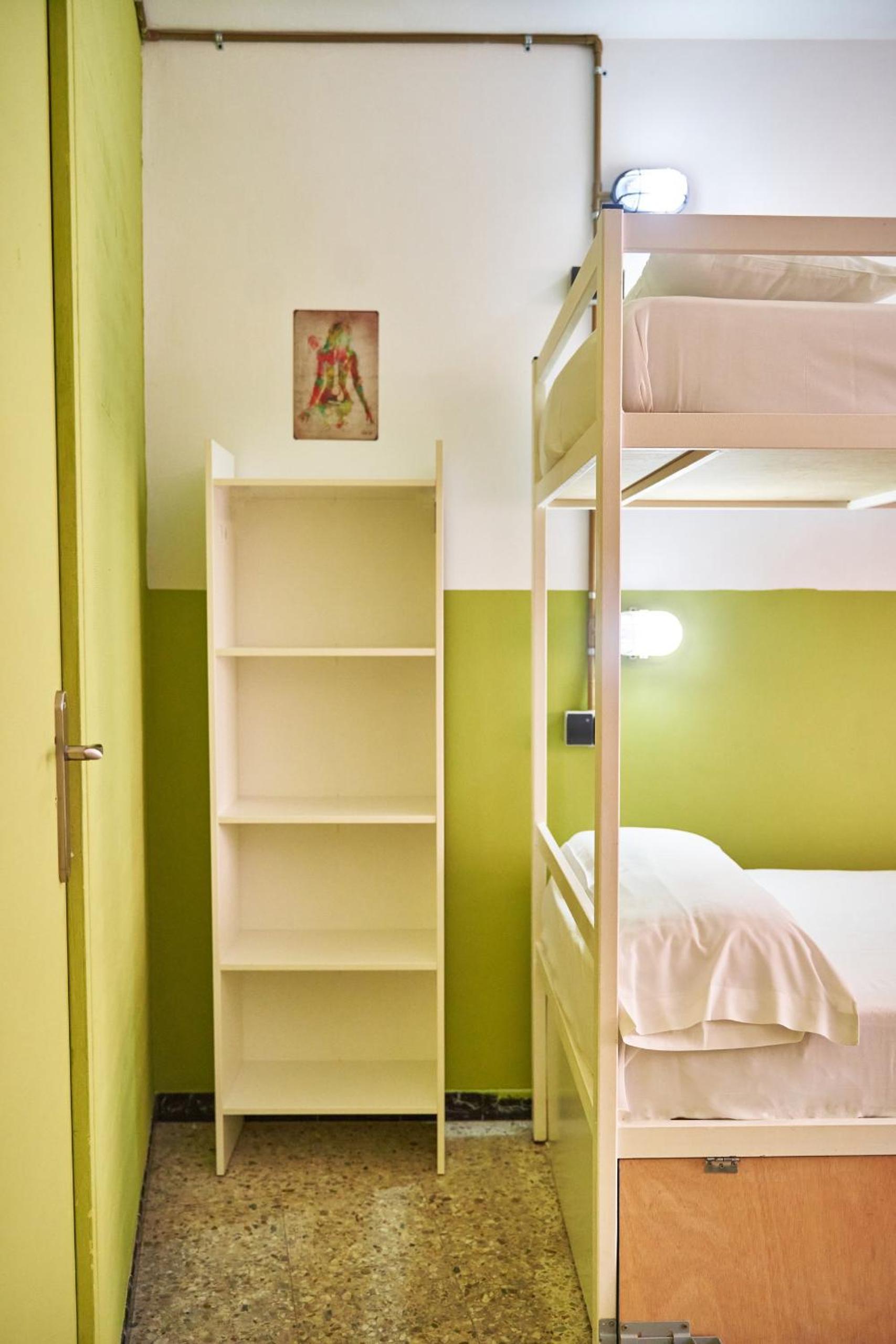 Bed in 4-Bed Mixed Dormitory Room photo 3