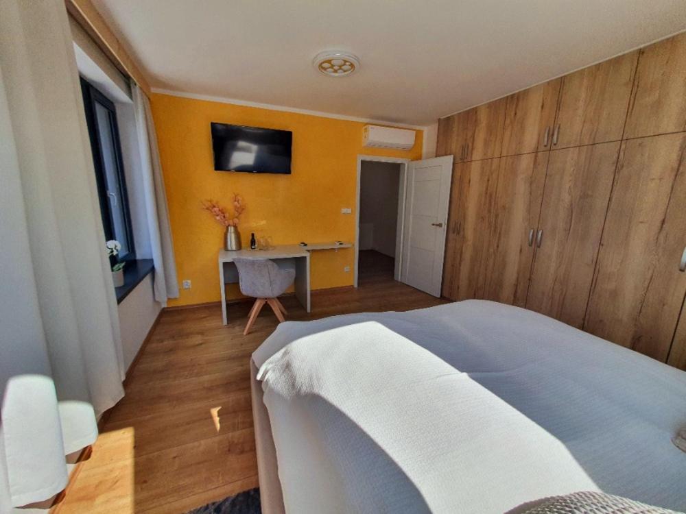 Deluxe Double Room with Shower photo 2