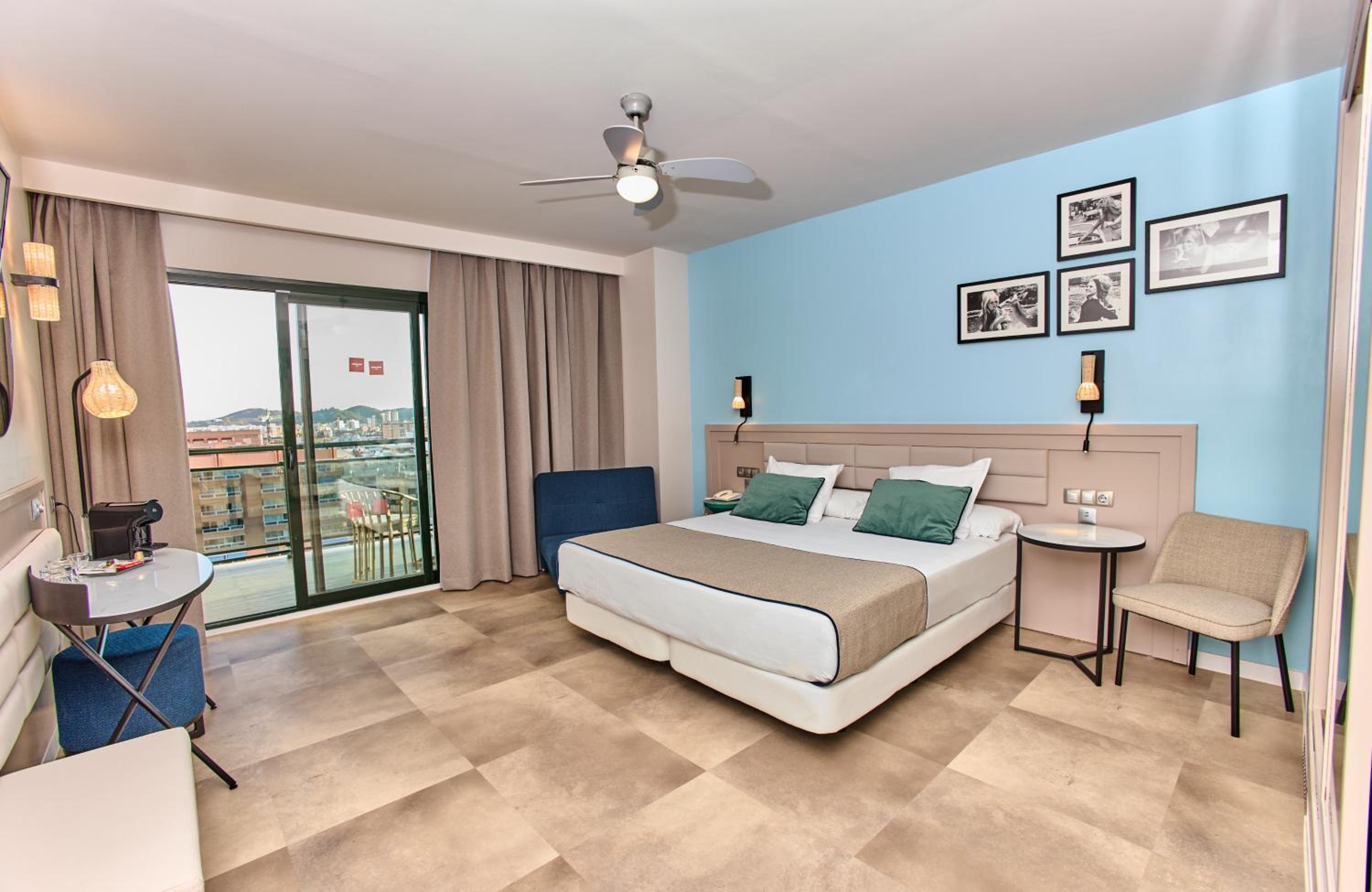 Superior Quadruple Room with Lateral Sea View