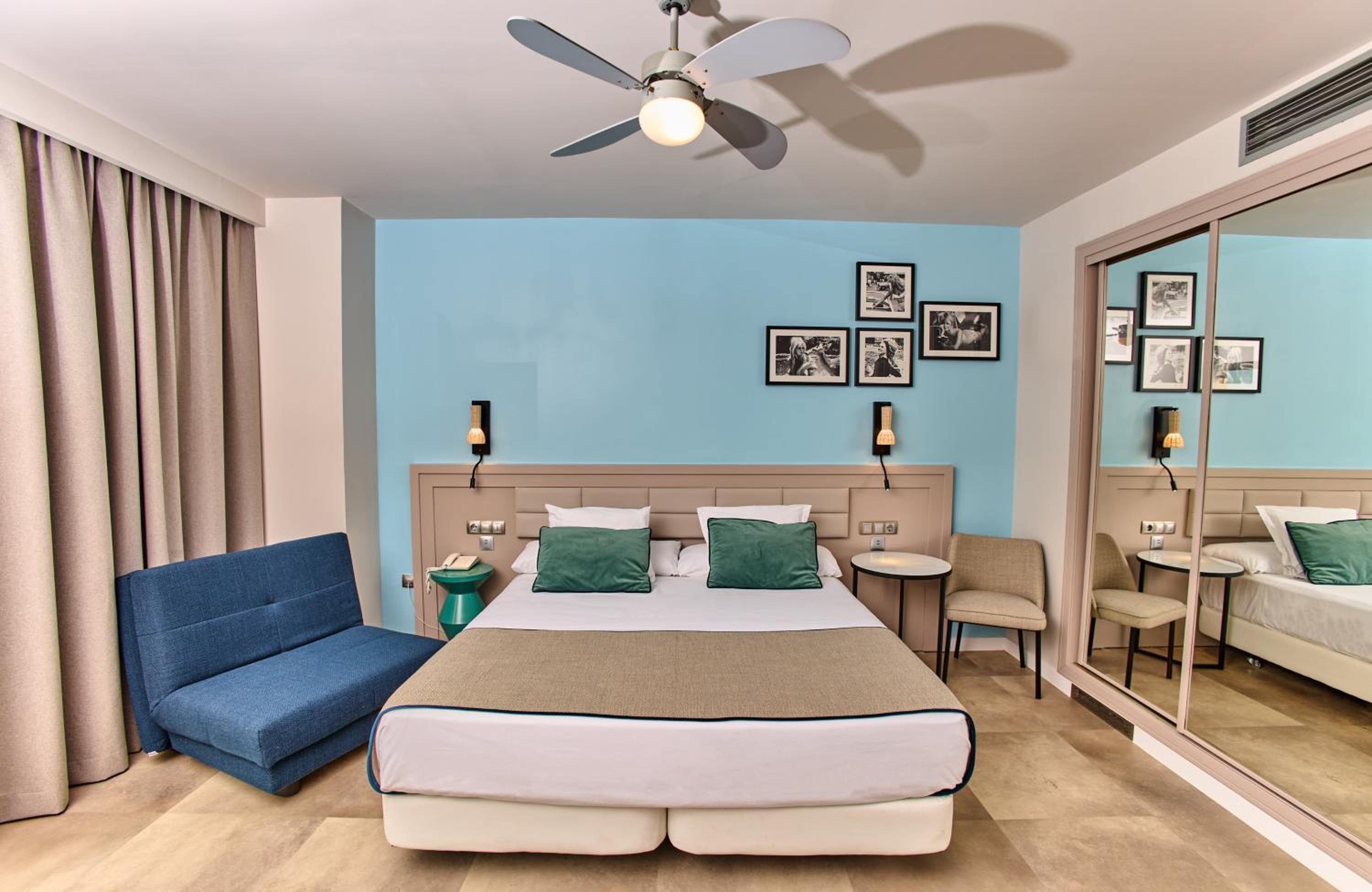 Superior Quadruple Room with Lateral Sea View