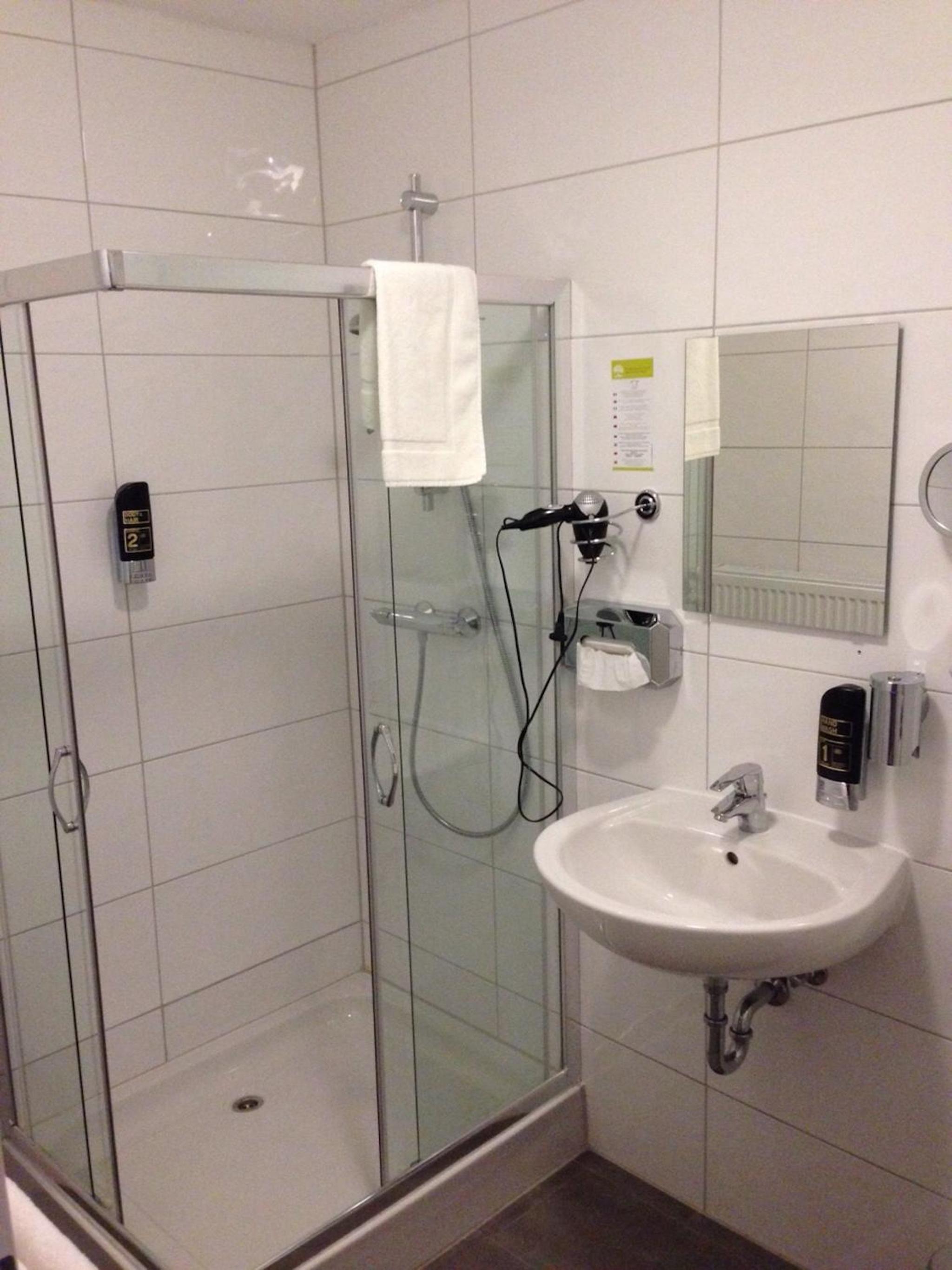 Single Room photo 3