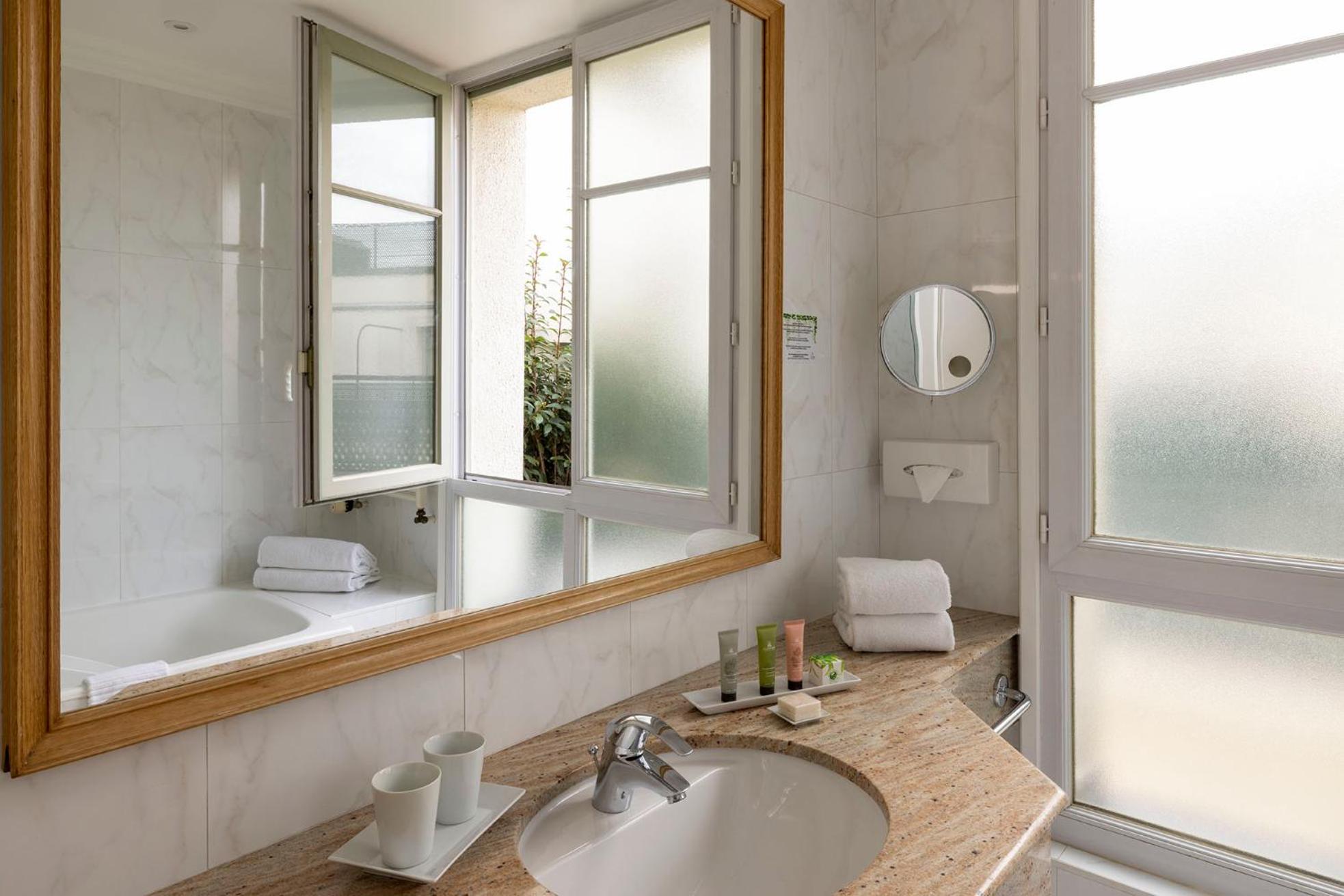 Suite - Photo 7