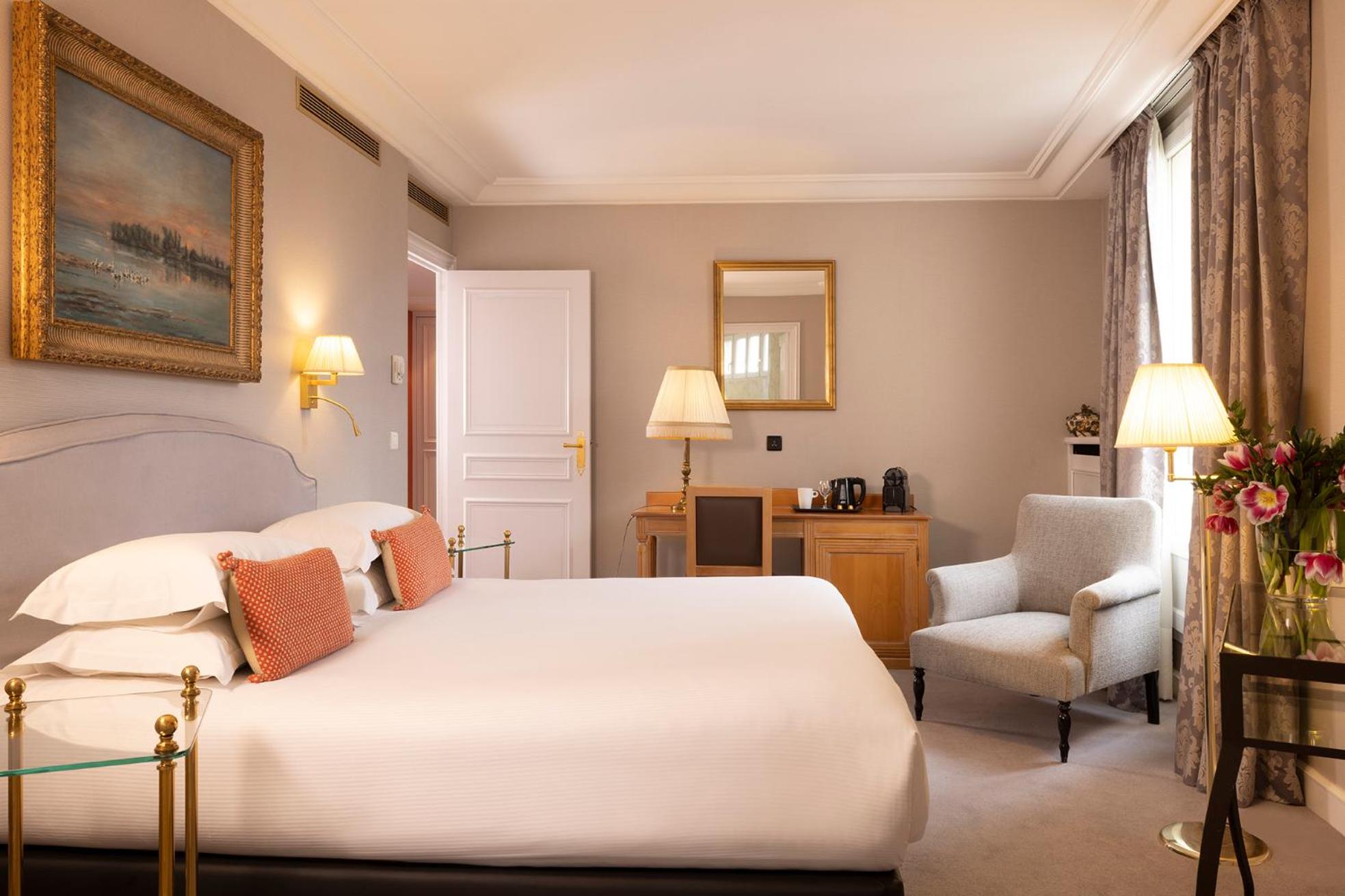 Suite with Terrace with Eiffel Tower View - Photo 1