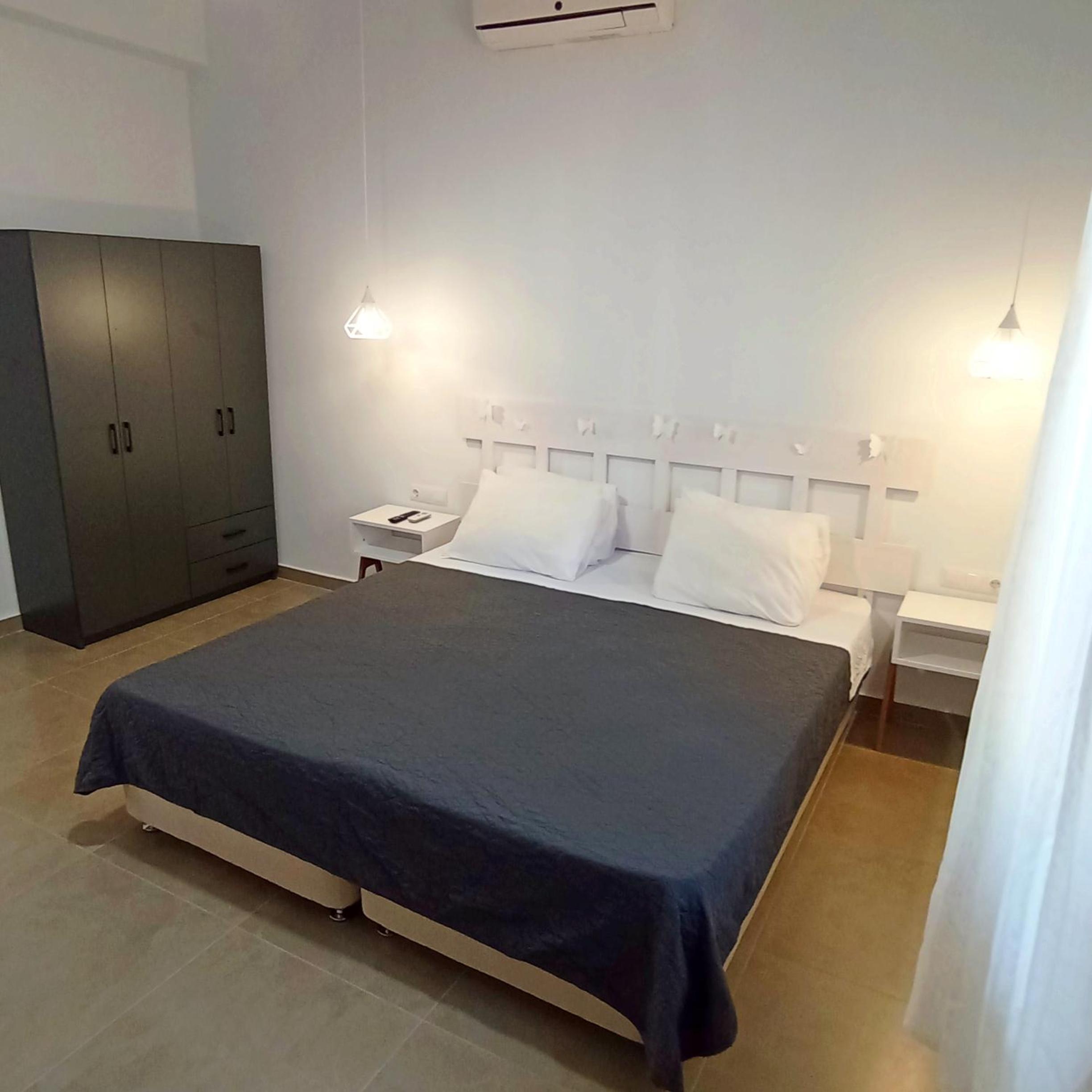 One-Bedroom House photo 1
