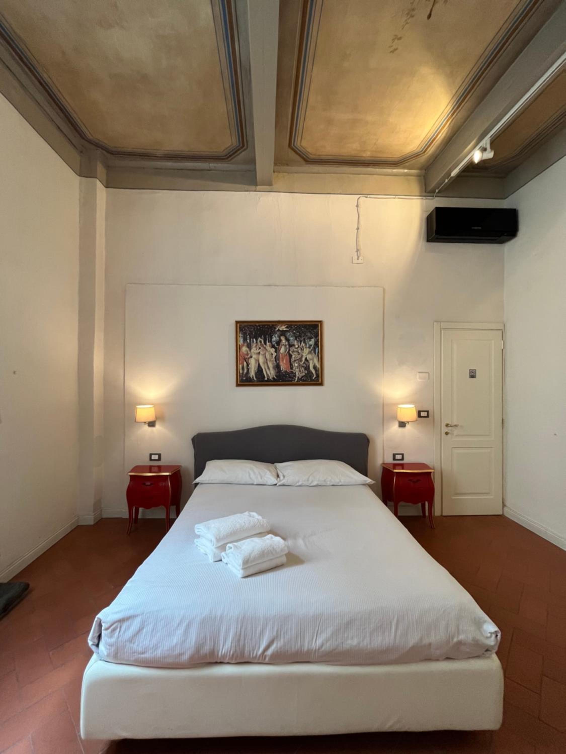 Double Room with Private External Bathroom photo 2
