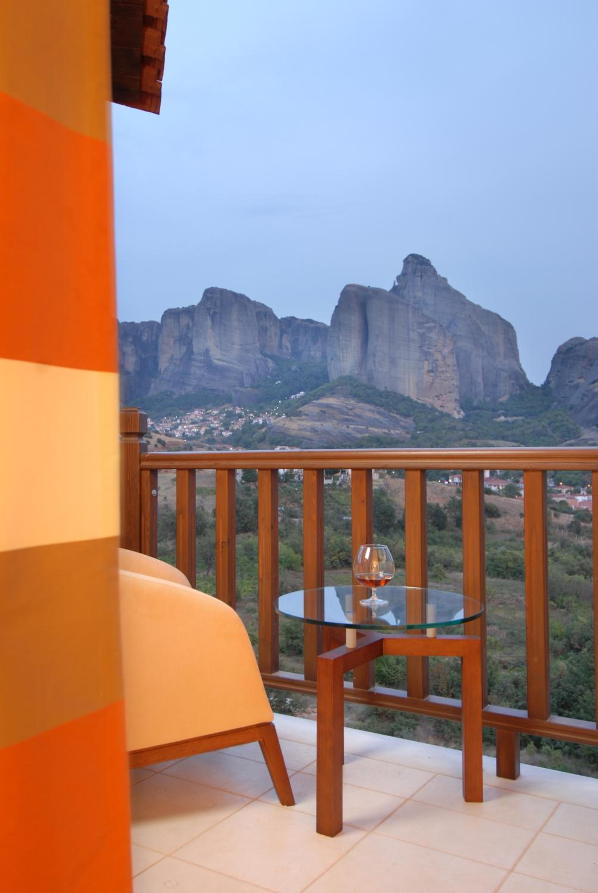 One-Bedroom Suite with Meteora View - Photo 5