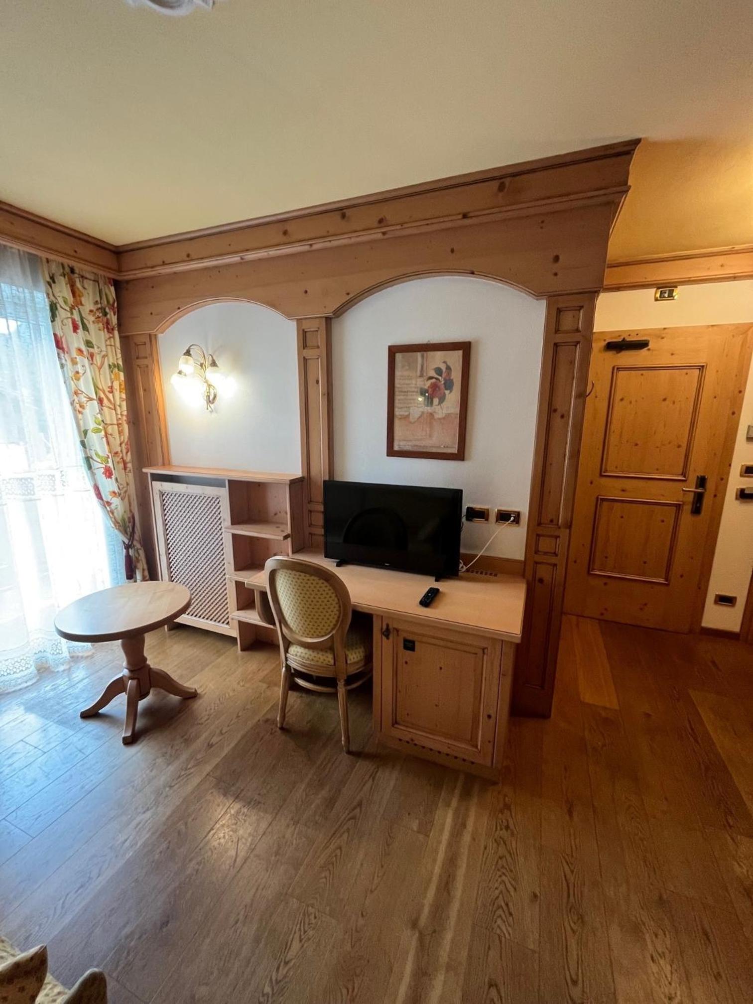 Junior Suite with Balcony photo 2