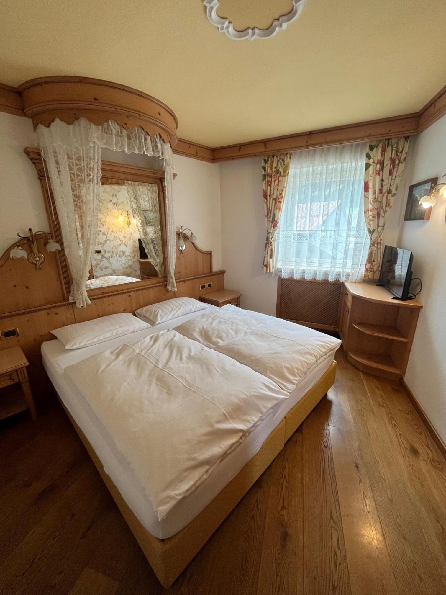 Junior Suite with Balcony photo 3