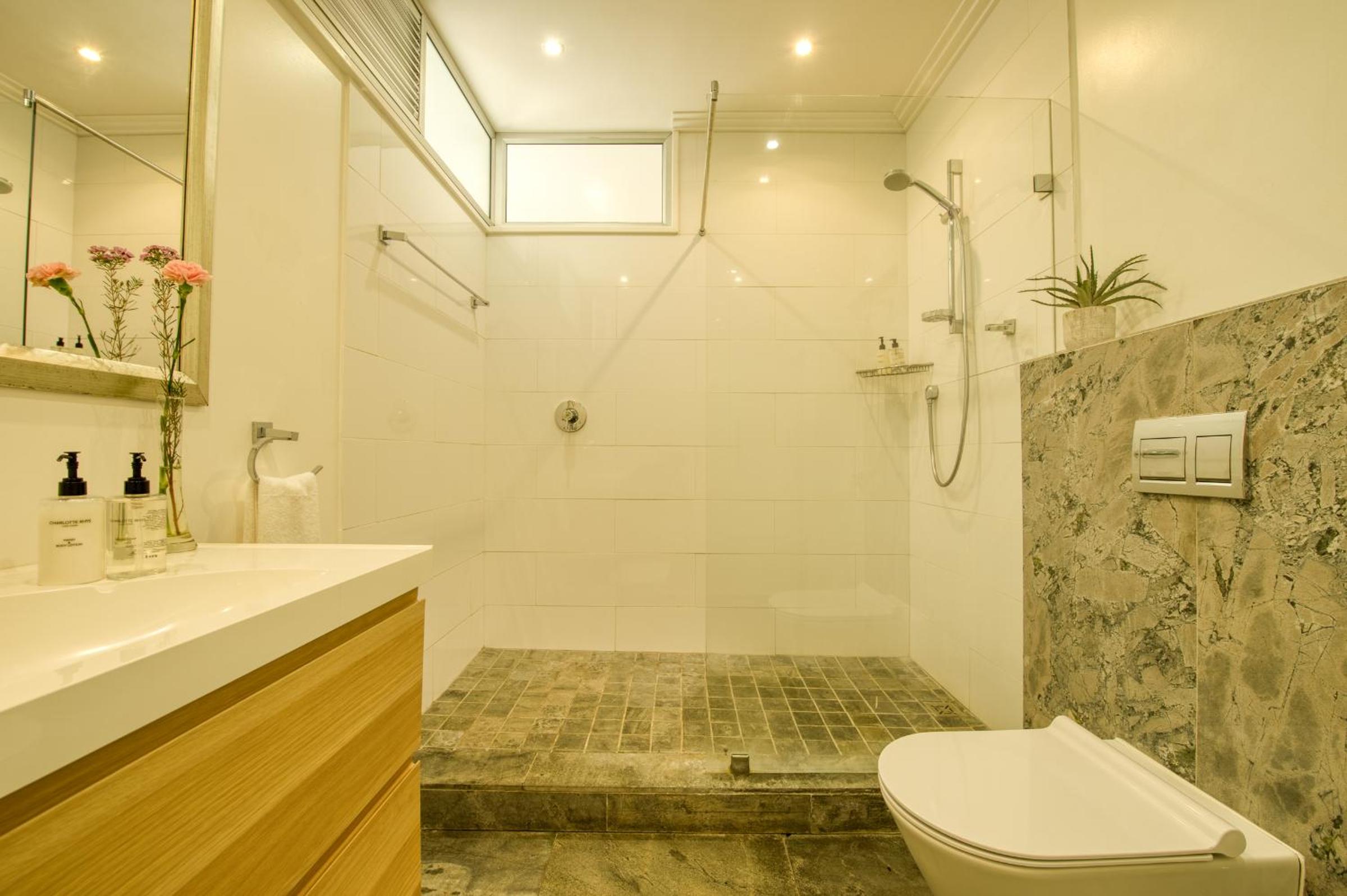 Deluxe Junior Suite photo 3