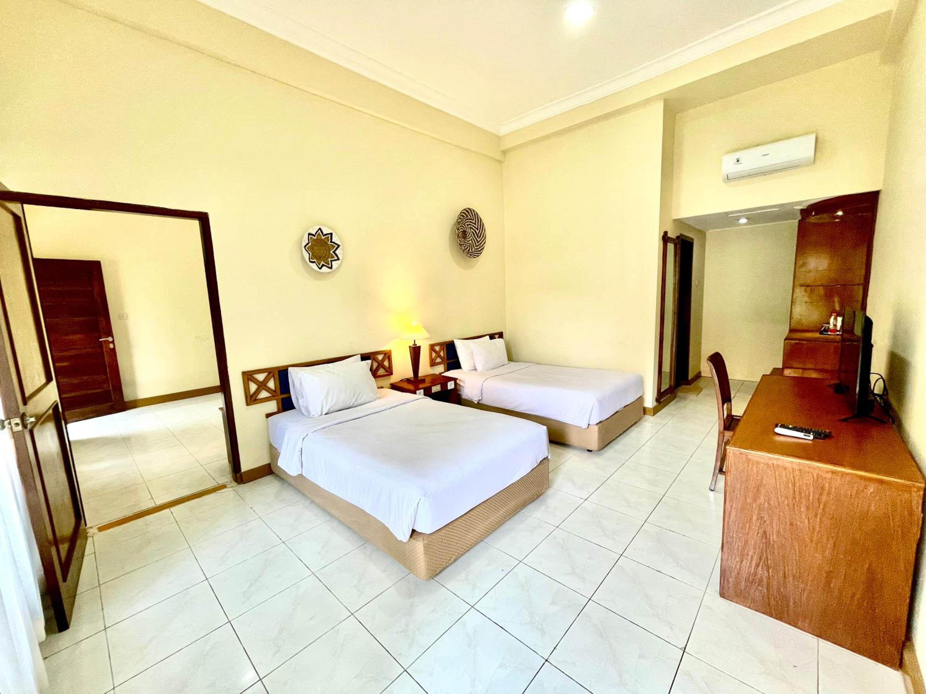 Two-Bedroom Pool View - Interconnecting Room - Photo 1