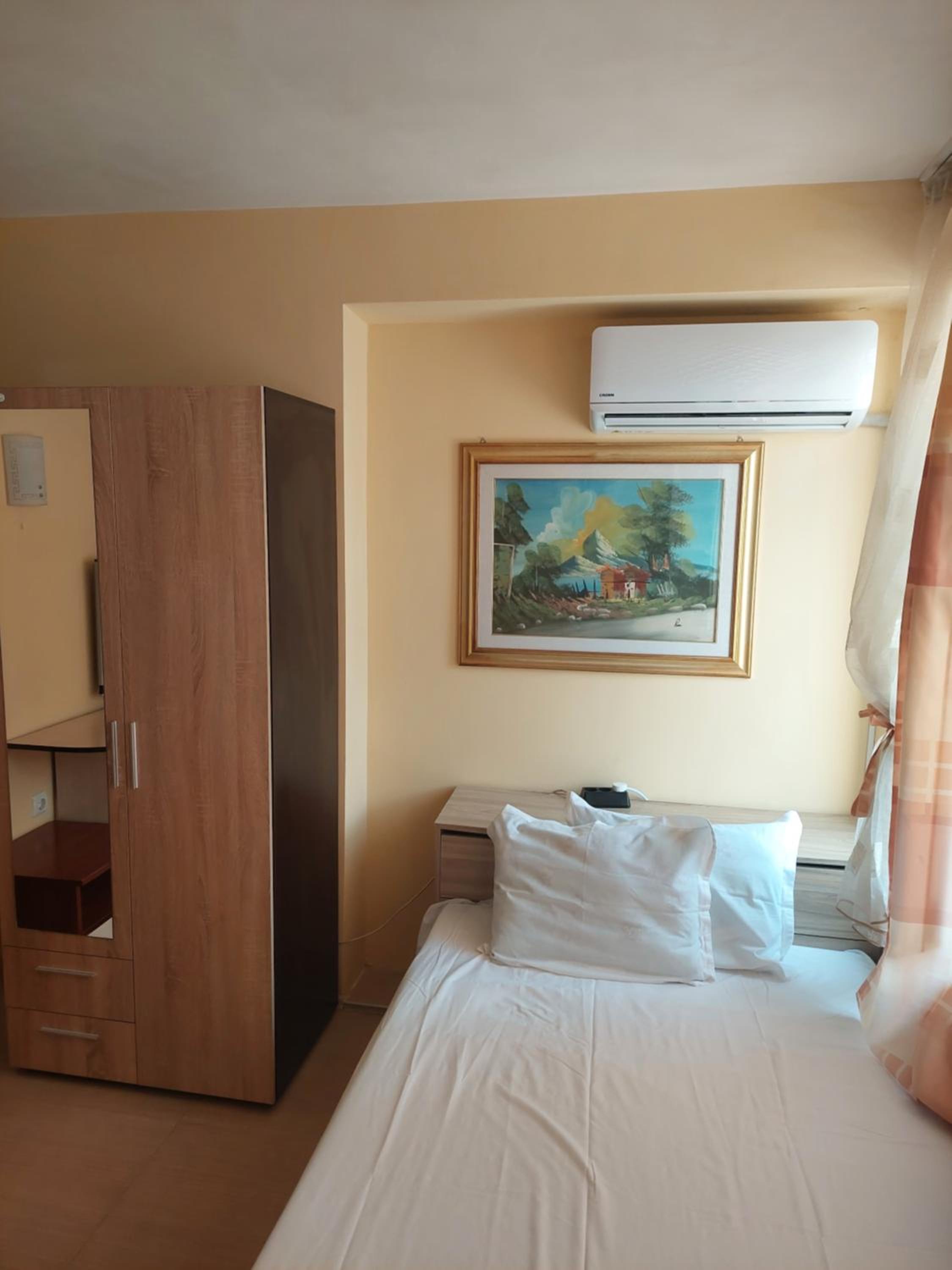 Single Room with Bathroom photo 2