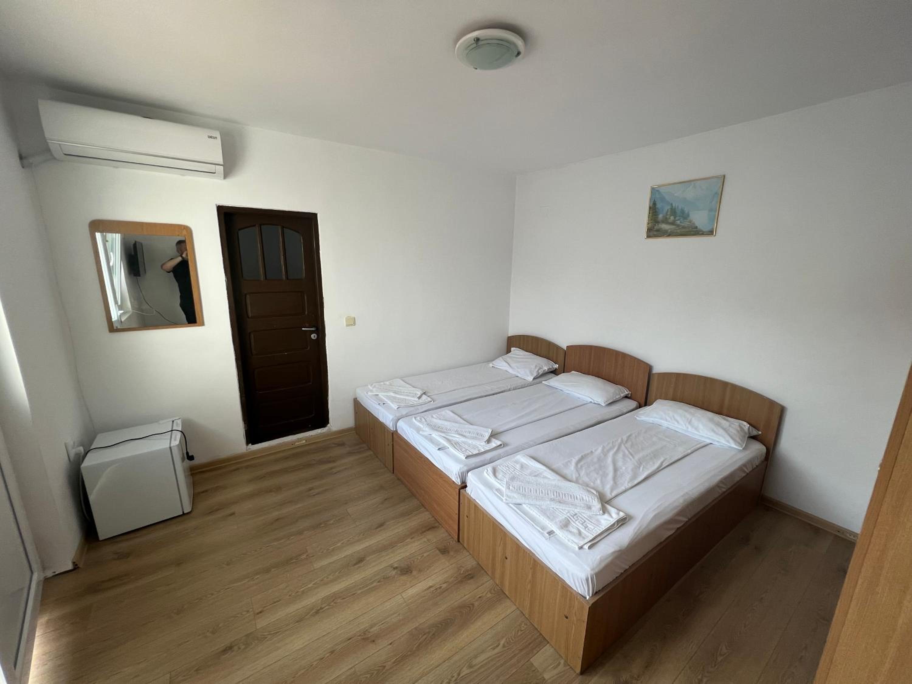 Triple Room with Private Bathroom - Photo 1