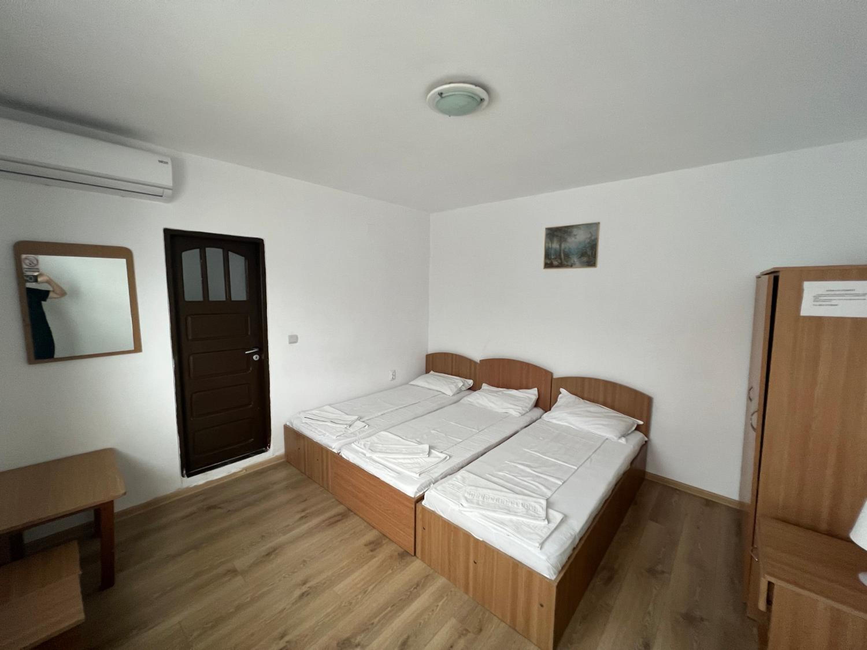 Triple Room with Private Bathroom - Photo 15