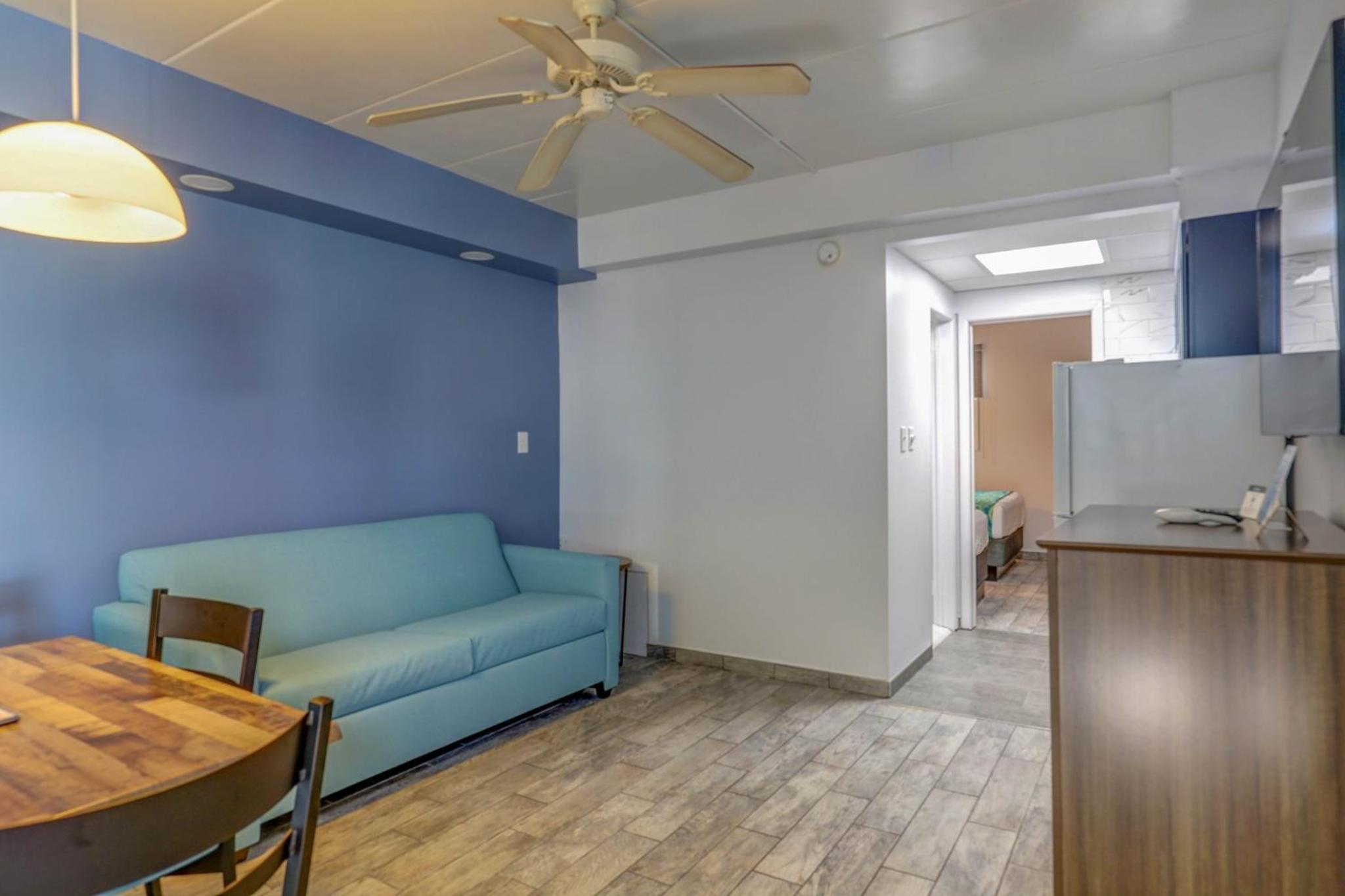 Efficiency Suite with One Full, One Twin Bed with Kitchenette Smoke Free photo 3