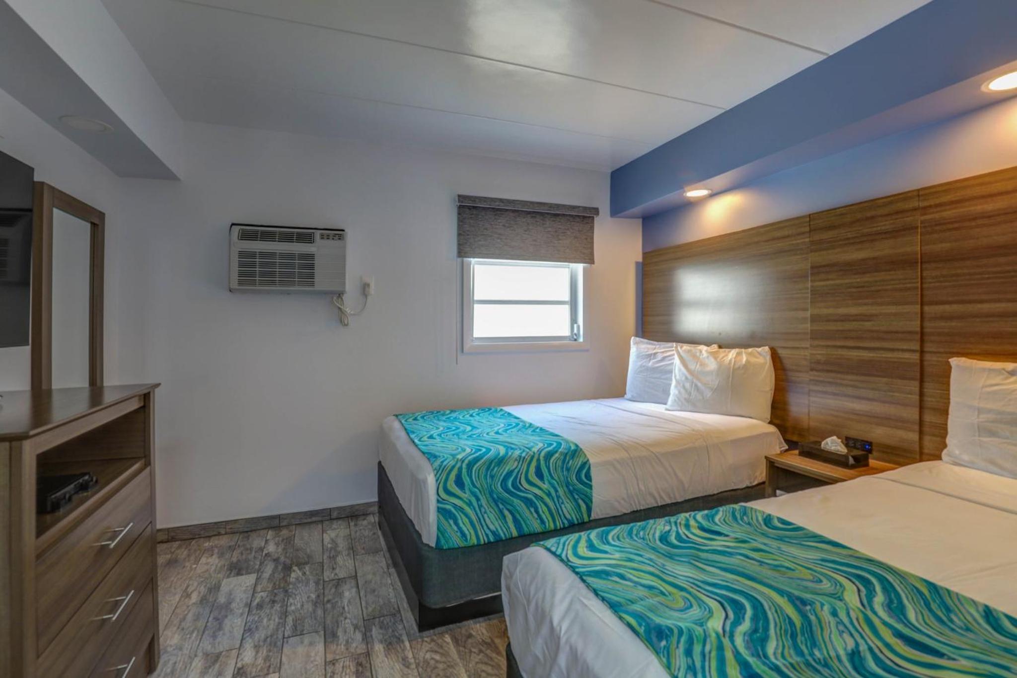 Efficiency Suite with One Full, One Twin Bed with Kitchenette Smoke Free photo 2