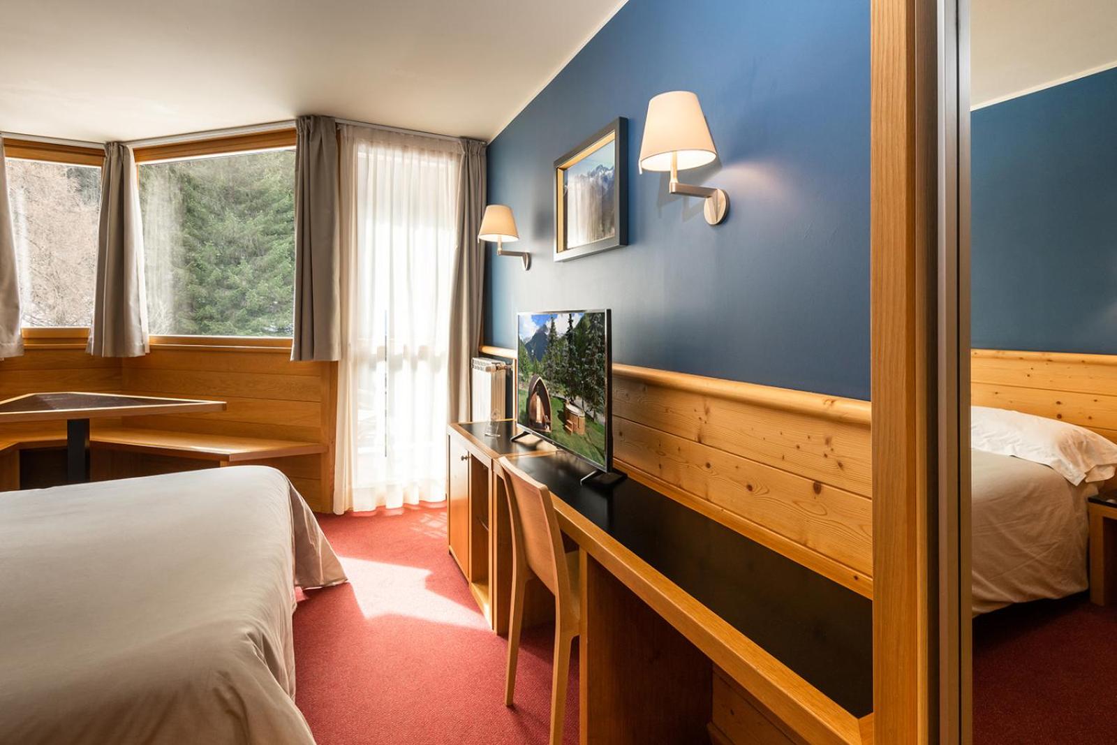 Double Room with Balcony and Mountain View