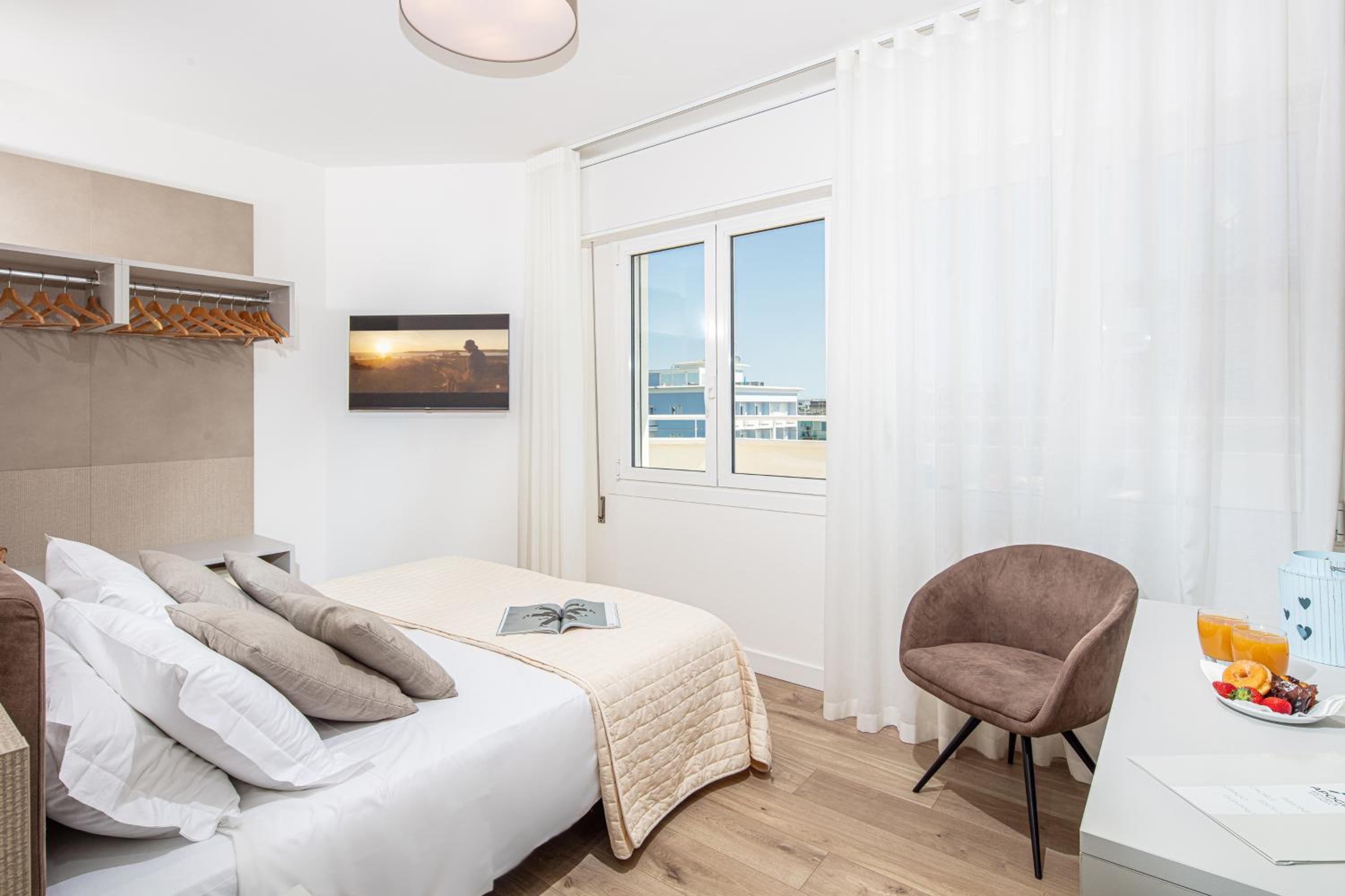 Suite with Terrace and partial sea view - Photo 1