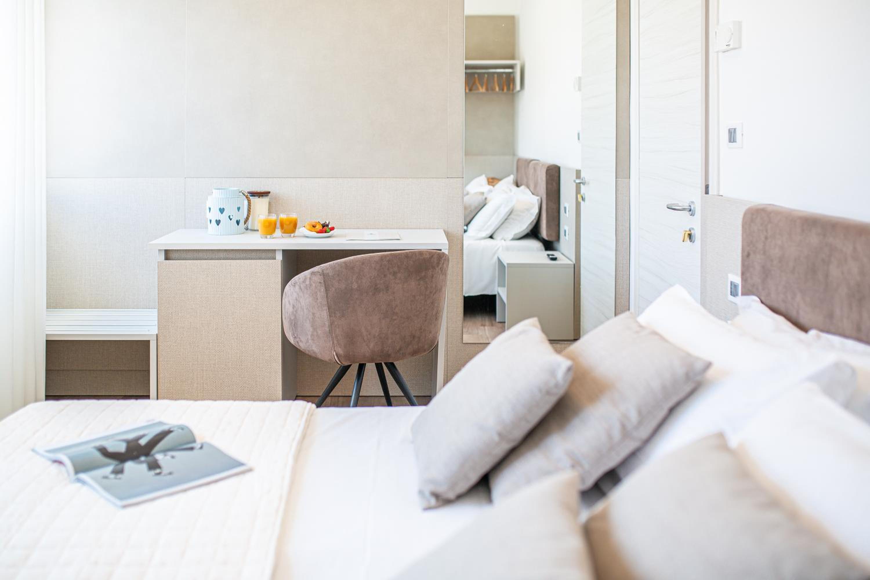 Suite with Terrace and partial sea view - Photo 3