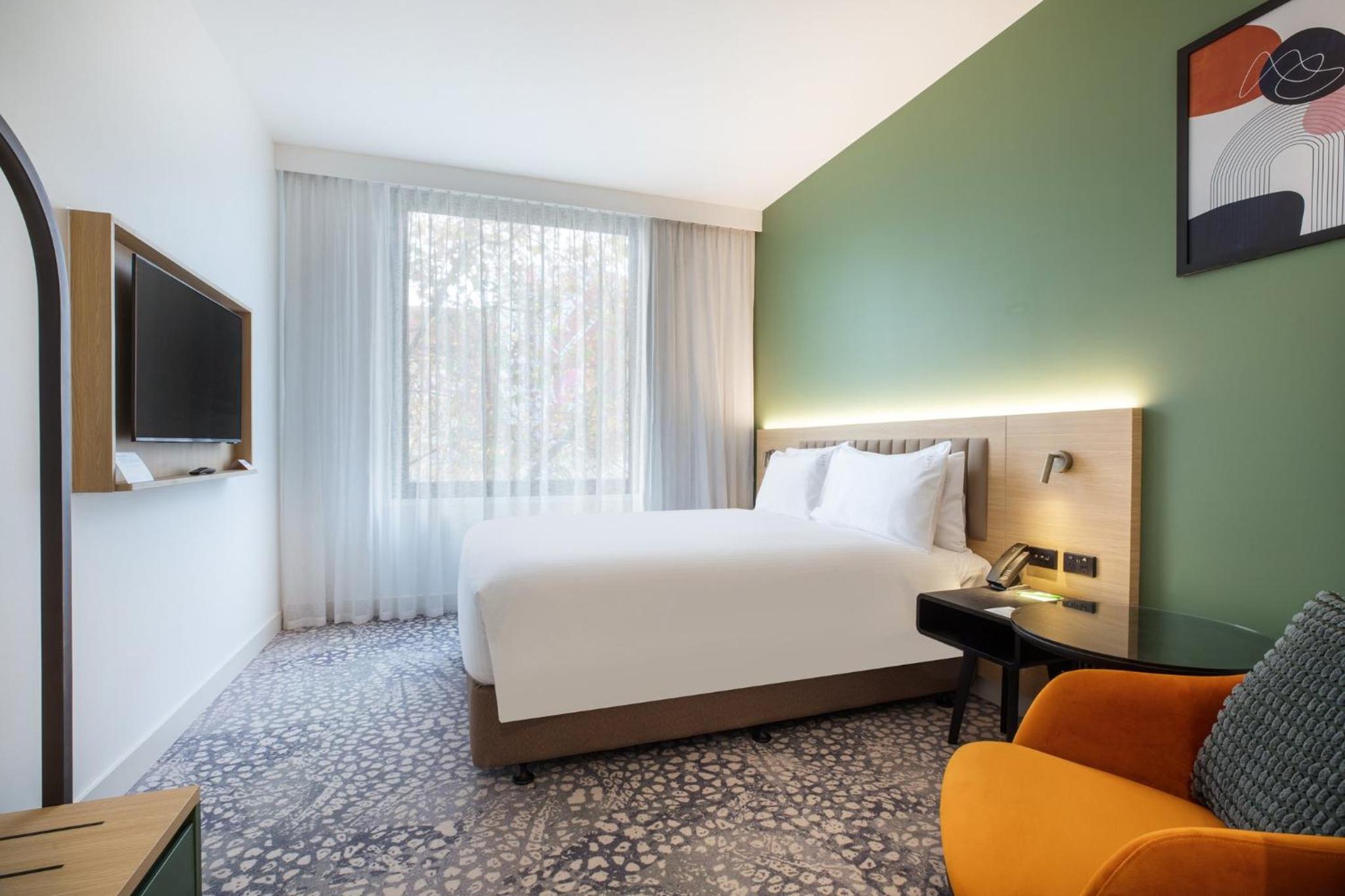 Premium King Room - Photo 6