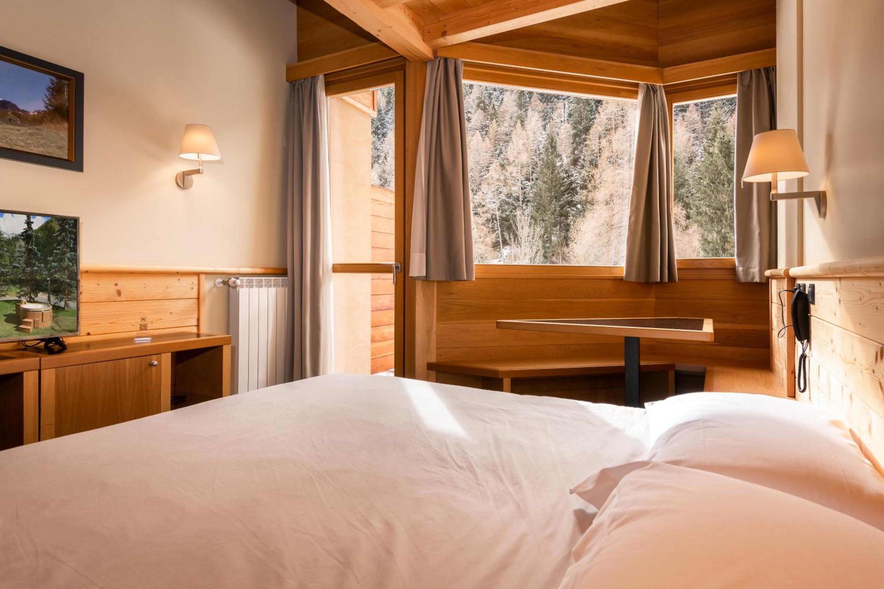 Standard Triple Room with Mountain View