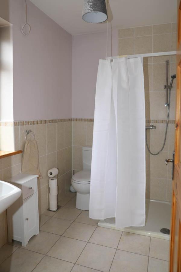Double Room with Shared Bathroom photo 2