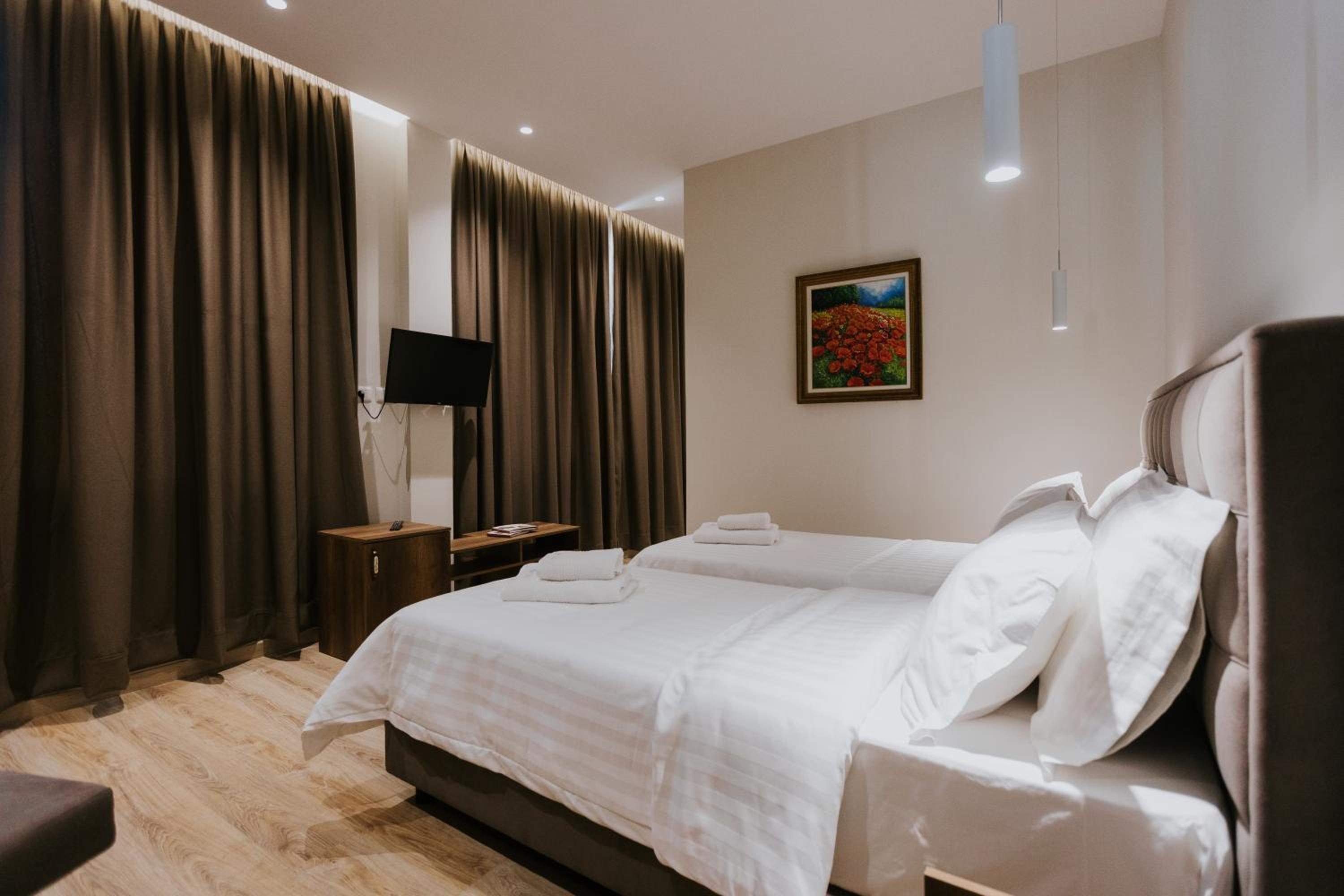 Deluxe Double or Twin Room with City View