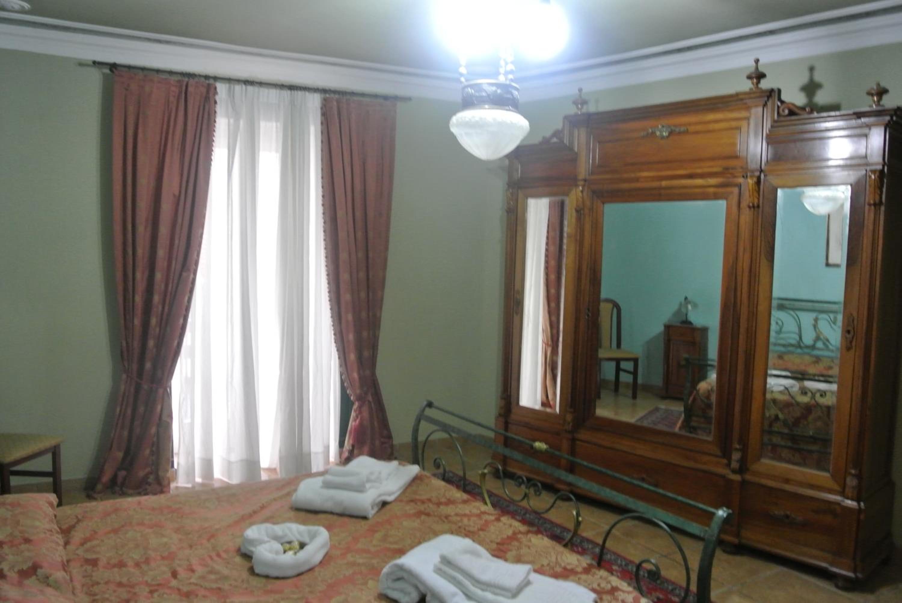 Suite with Spa Bath photo 2