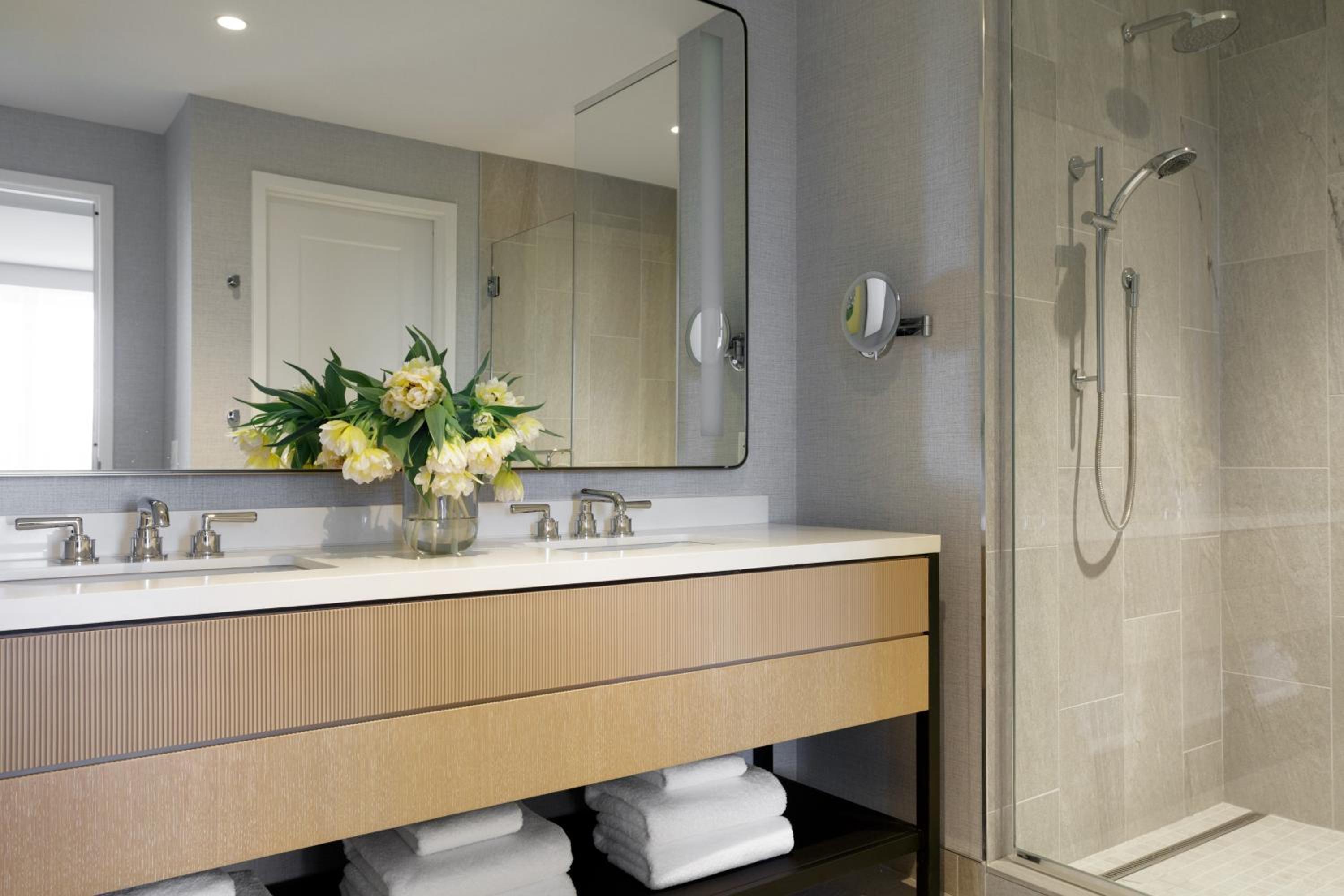 One-Bedroom Suite with Terrace - Photo 2
