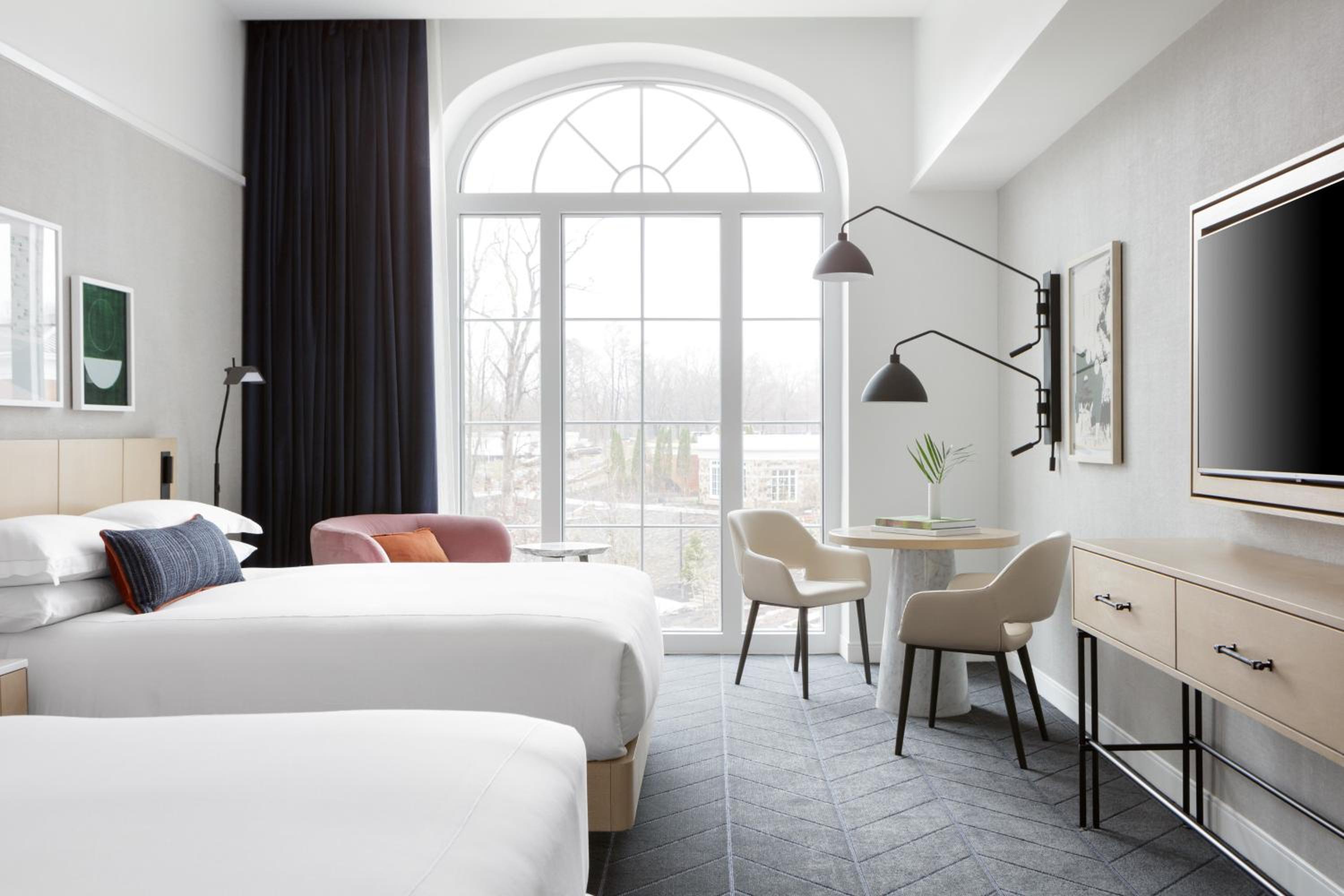 Queen Room with Two Queen Beds - Photo 5