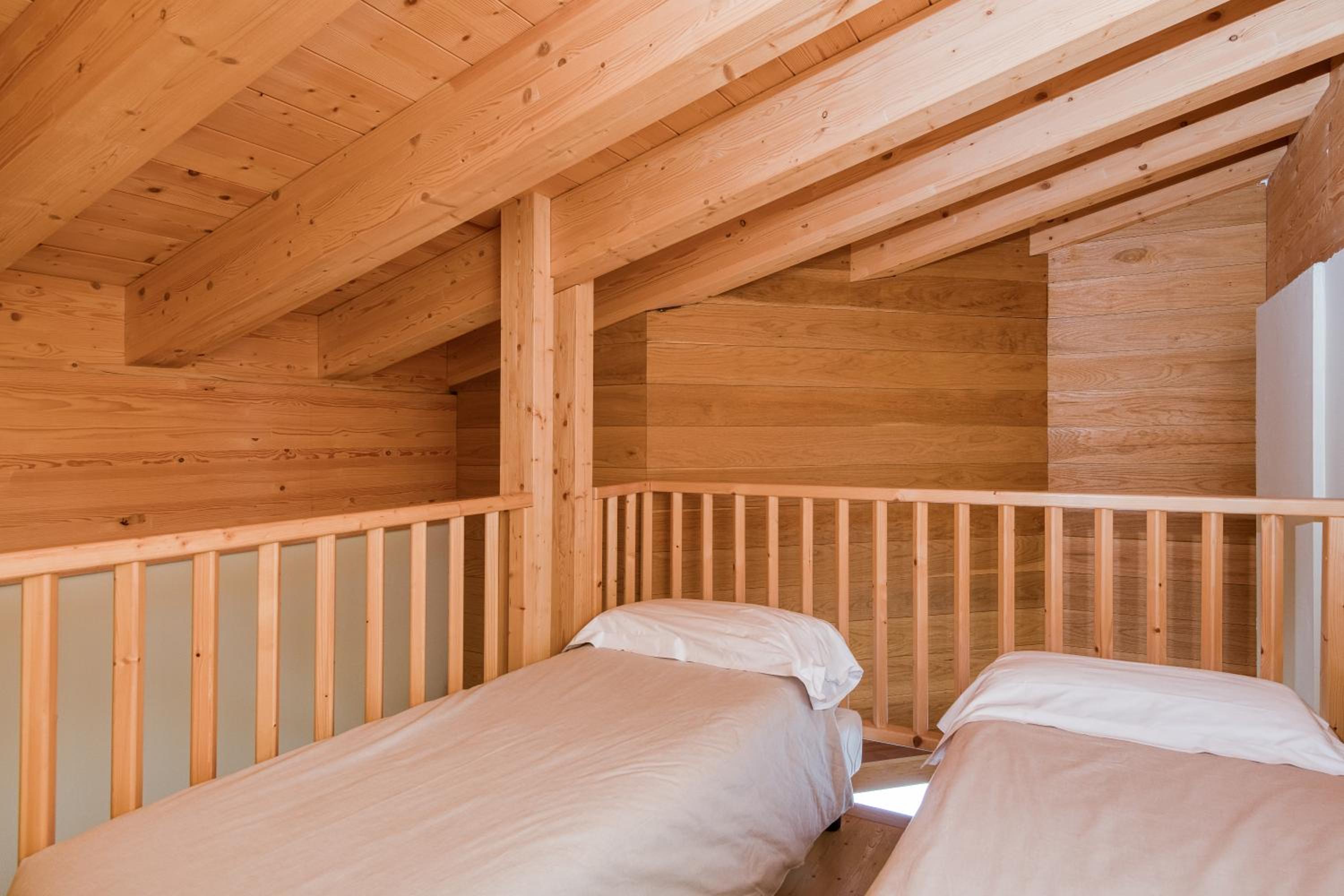 Quadruple Room - Loft with Balcony and Mountain View