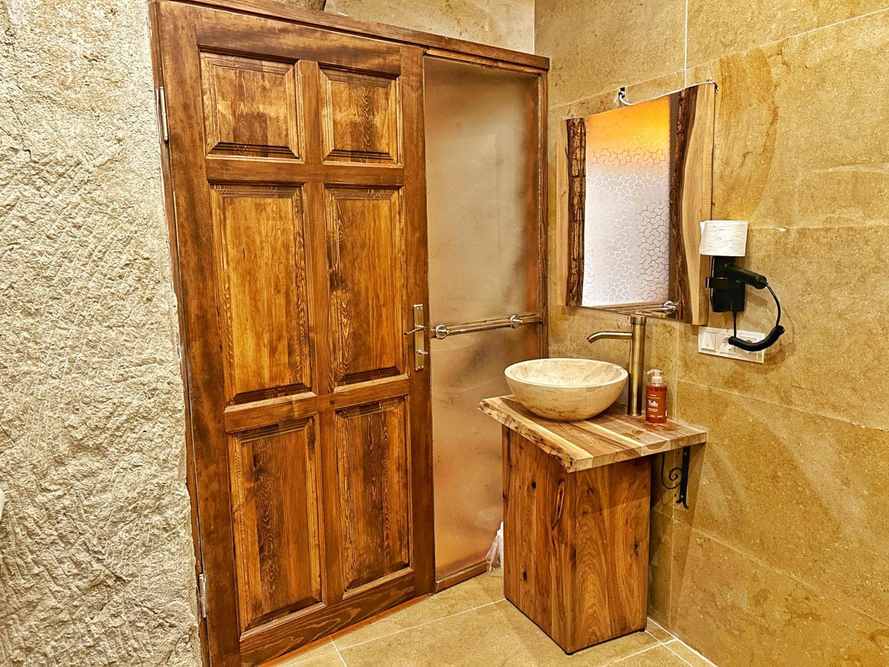 Deluxe Triple Room - Photo 10