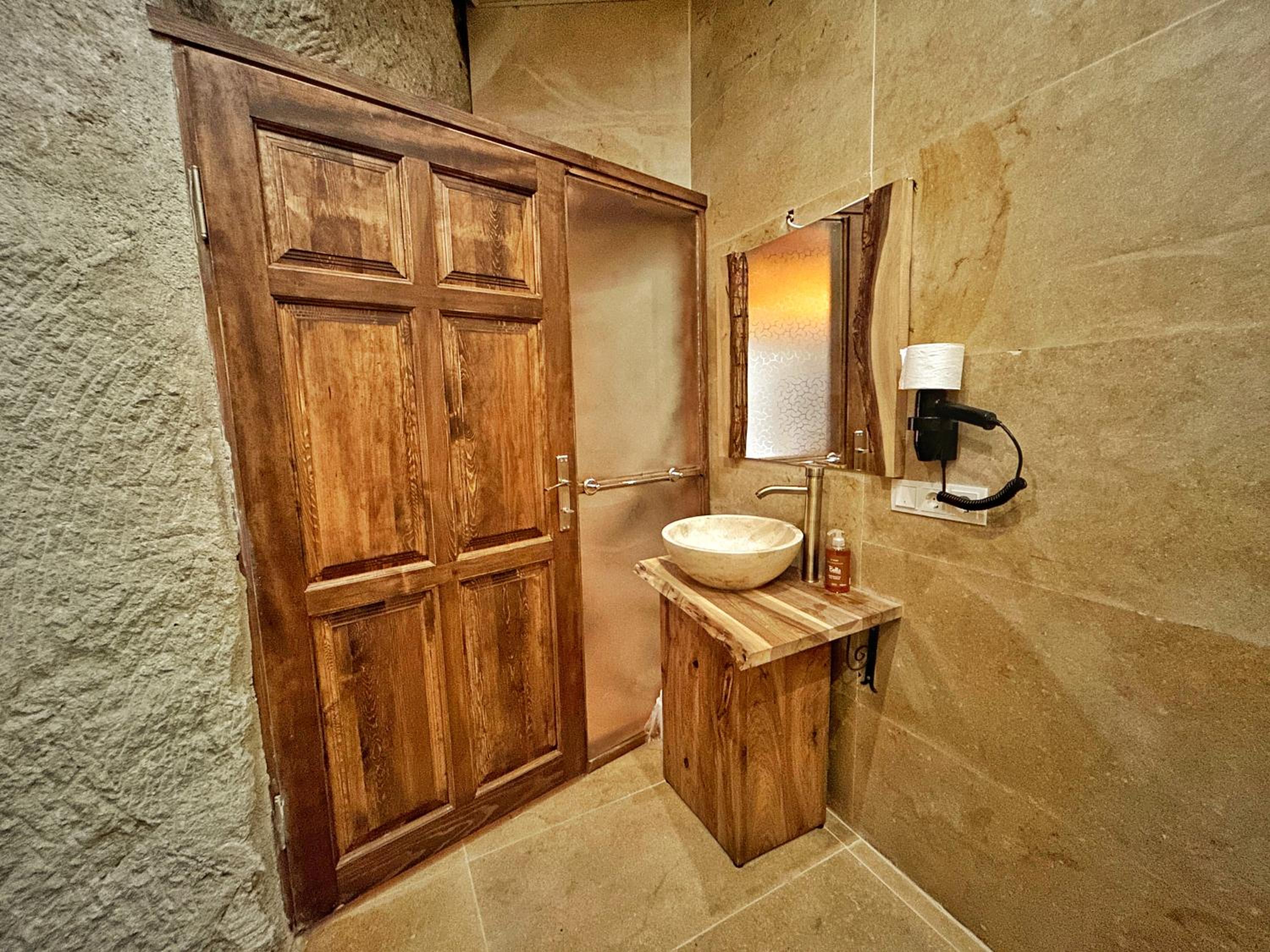 Deluxe Triple Room - Photo 9