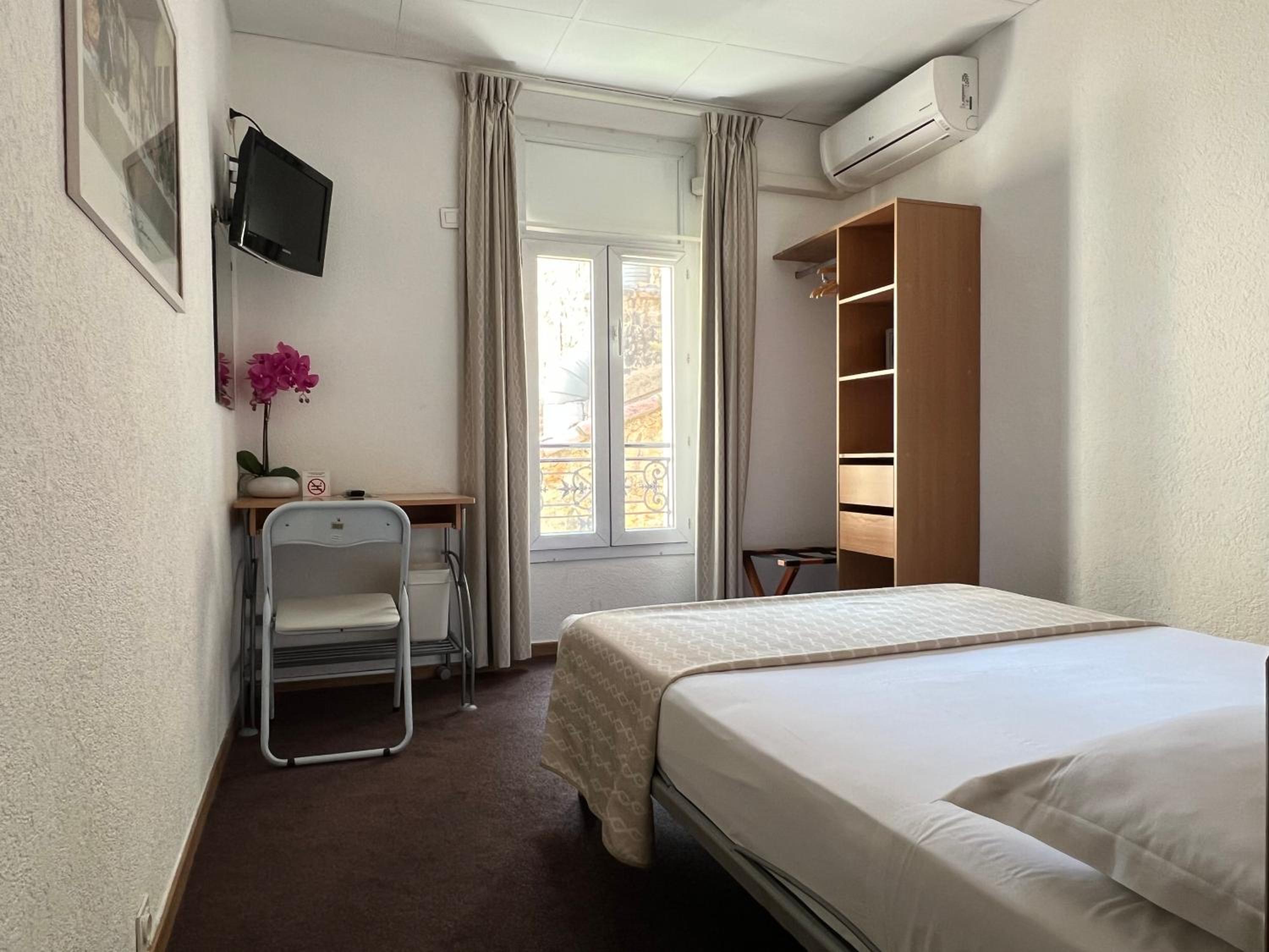 Standard Double Room - Photo 3
