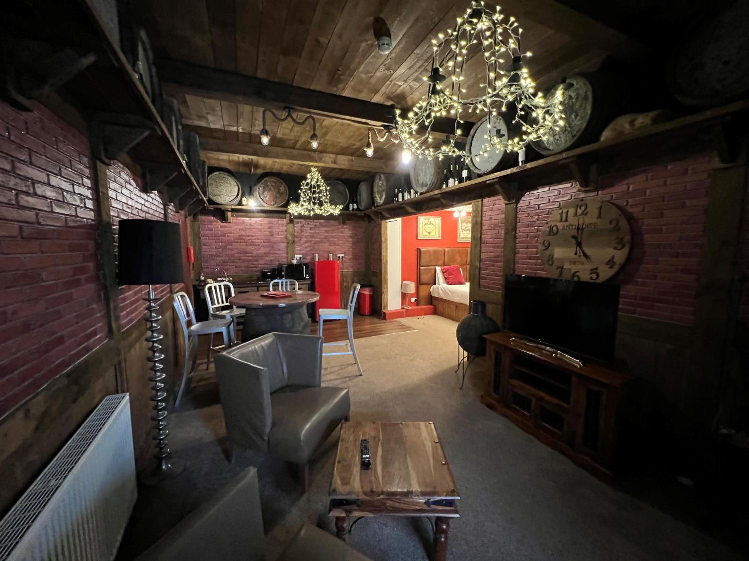 One-Bedroom Apartment - Photo 1