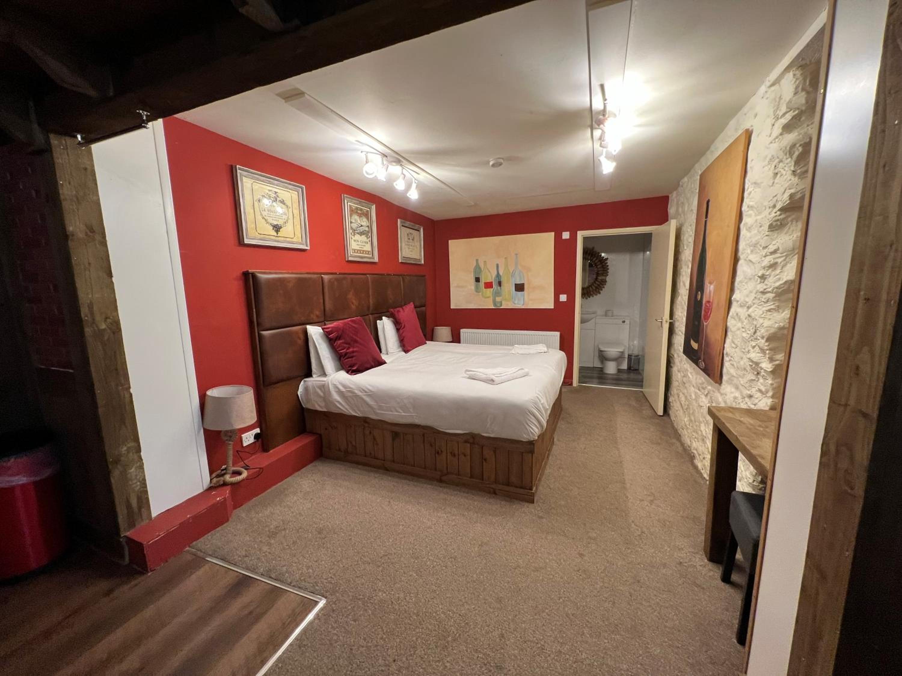 One-Bedroom Apartment - Photo 4