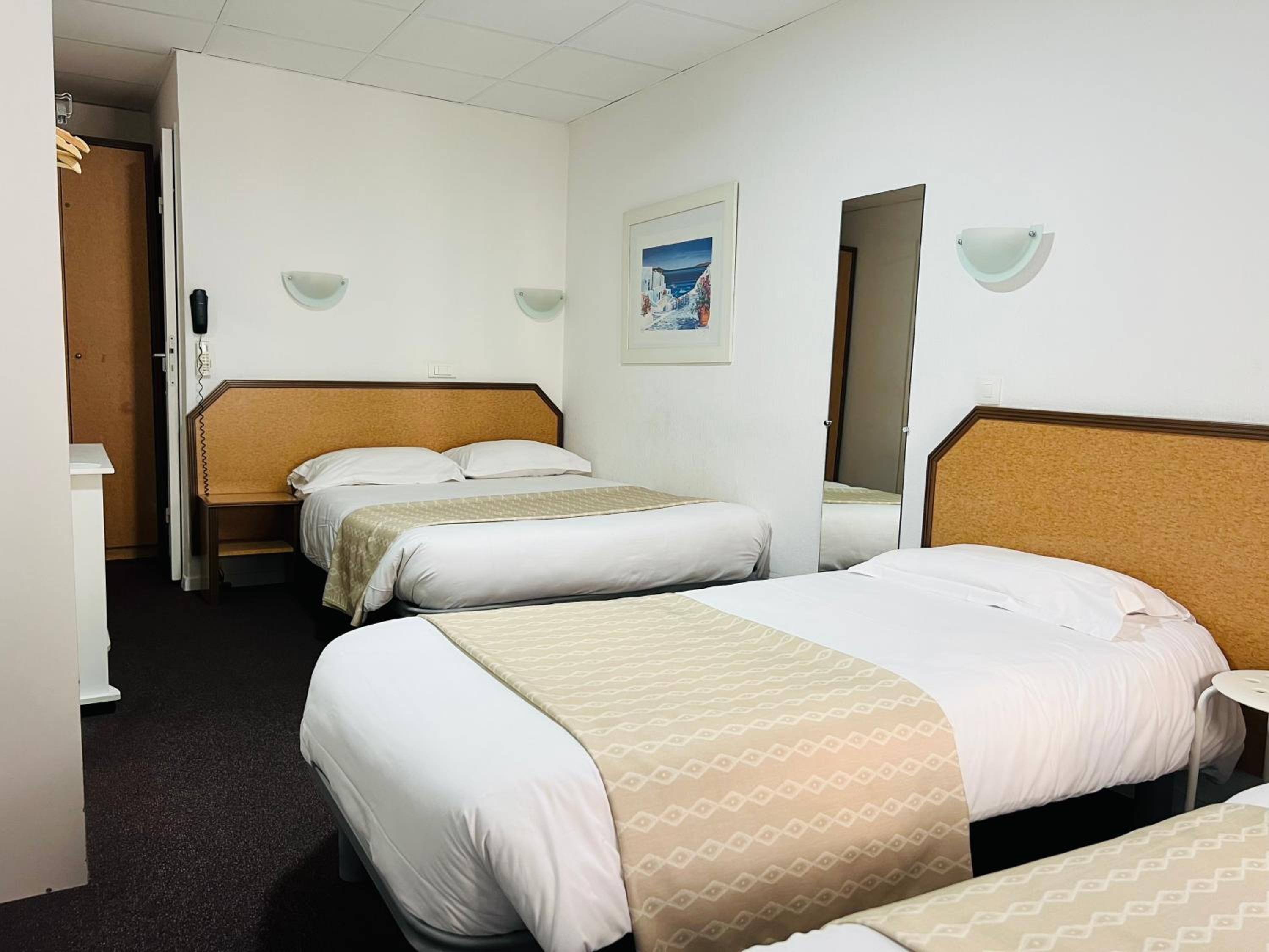 Quadruple Room - Photo 1
