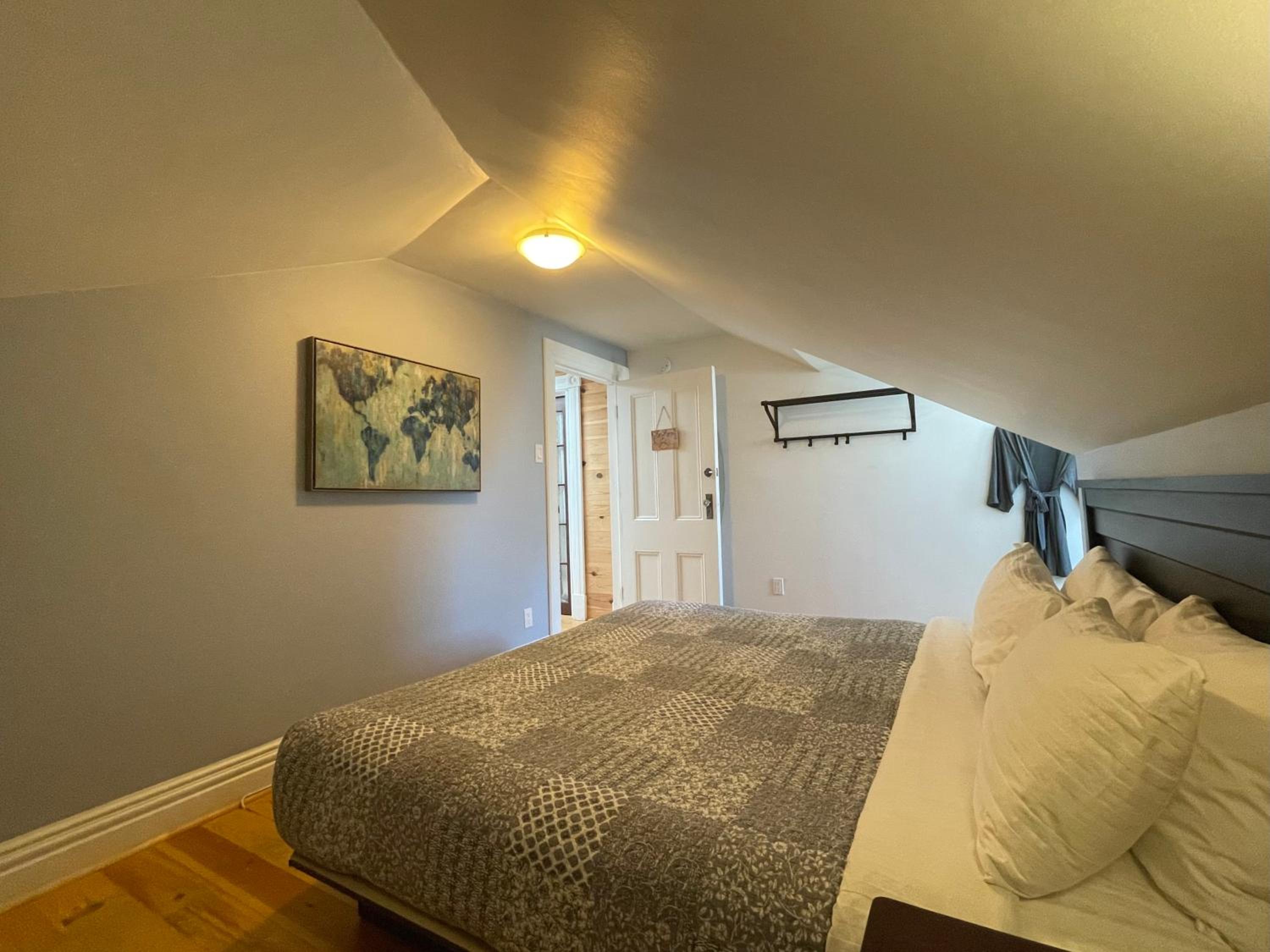 Double Room with Shared Bathroom photo 2