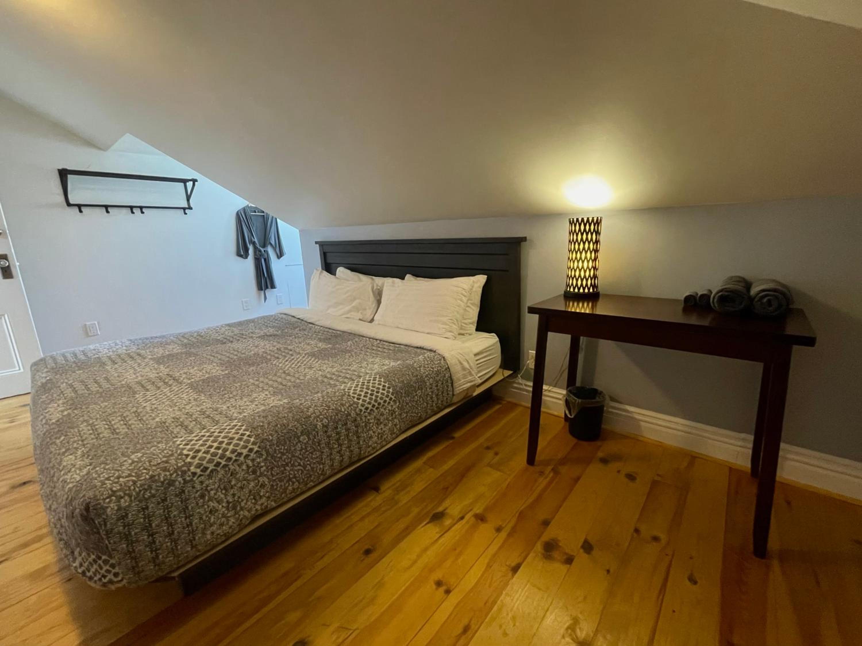 Double Room with Shared Bathroom photo 3