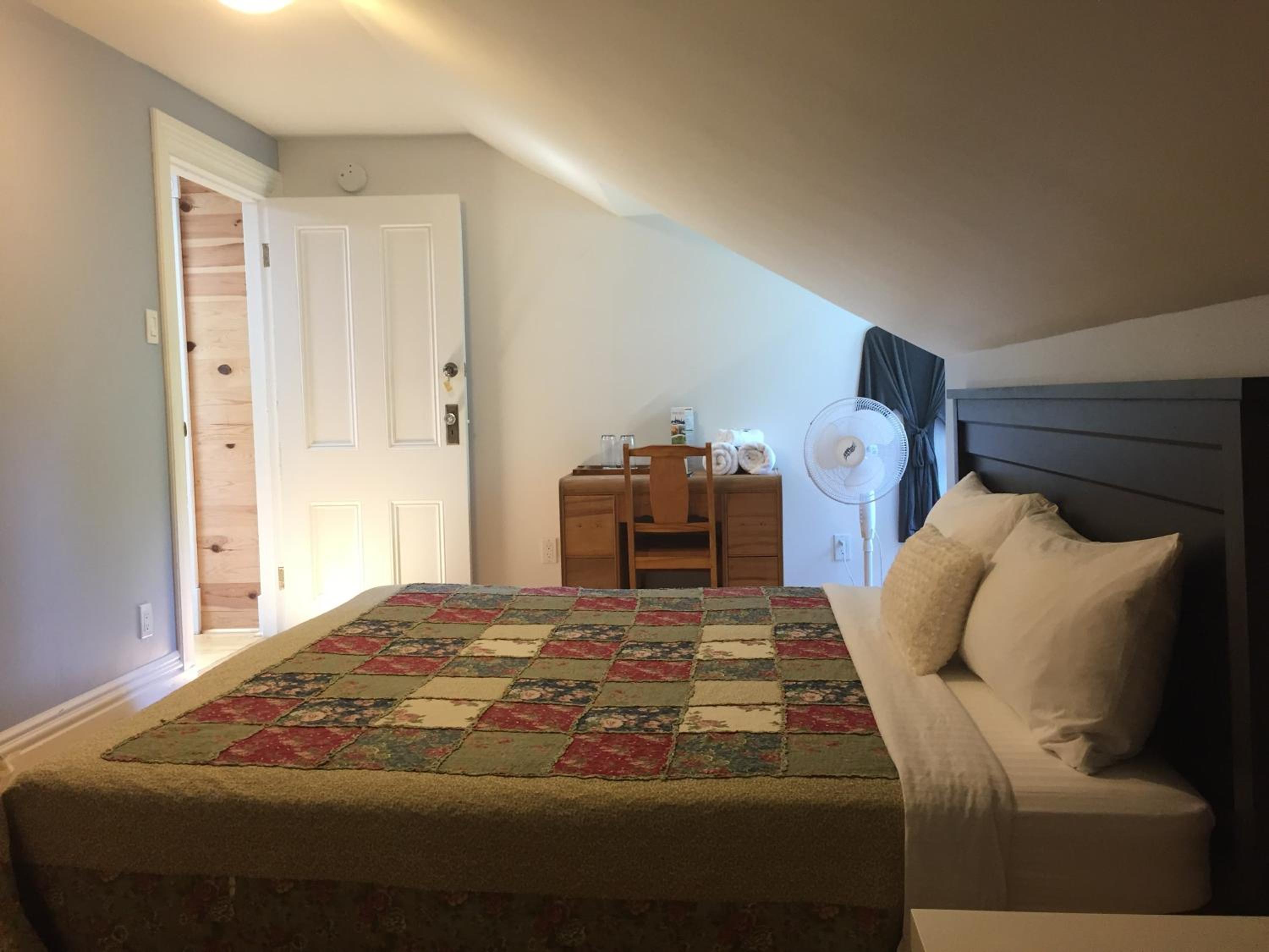 Double Room with Shared Bathroom photo 1