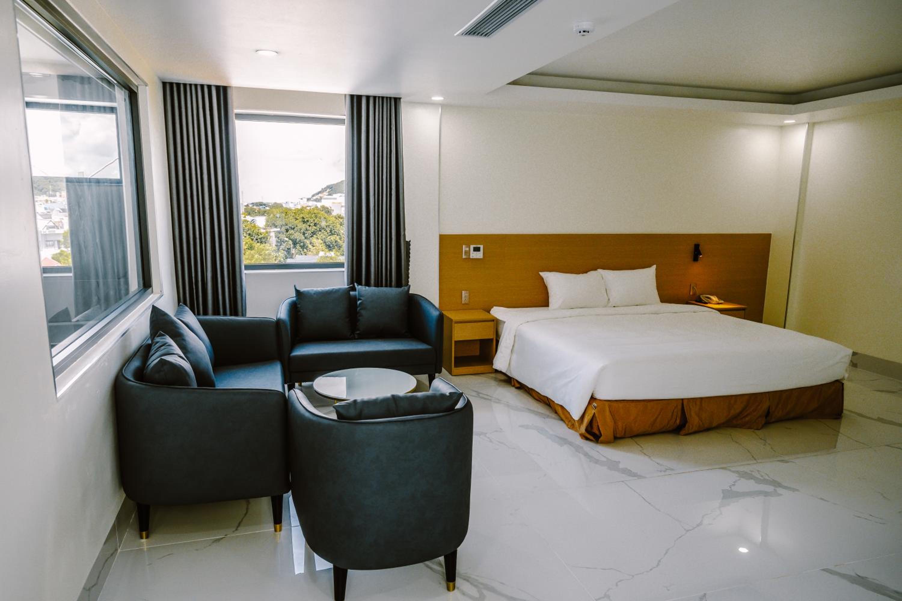 King Suite with Spa Bath photo 1