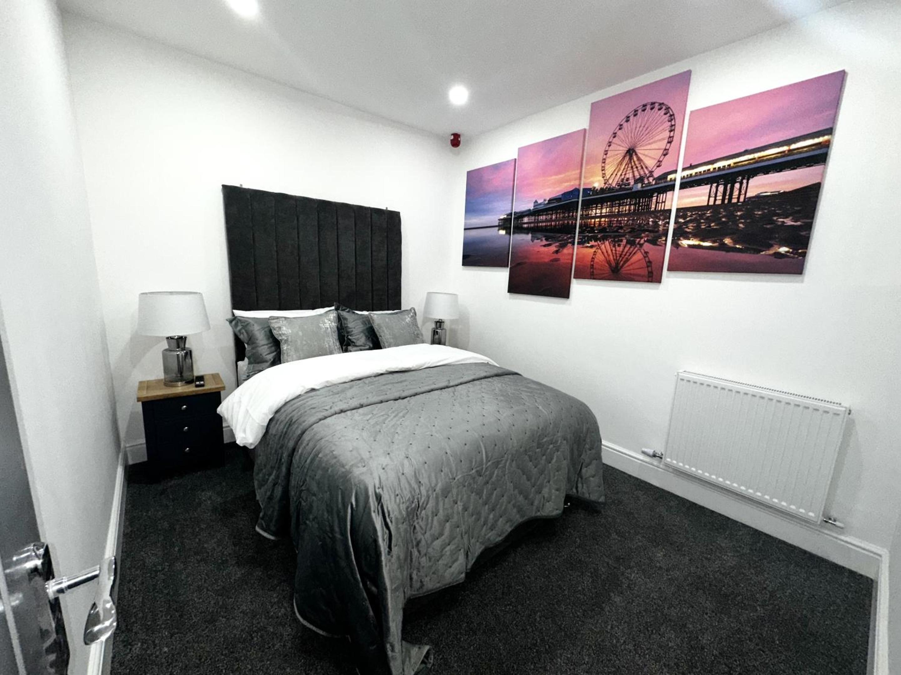 Deluxe Suite with Spa Bath and Hot Tub Garden