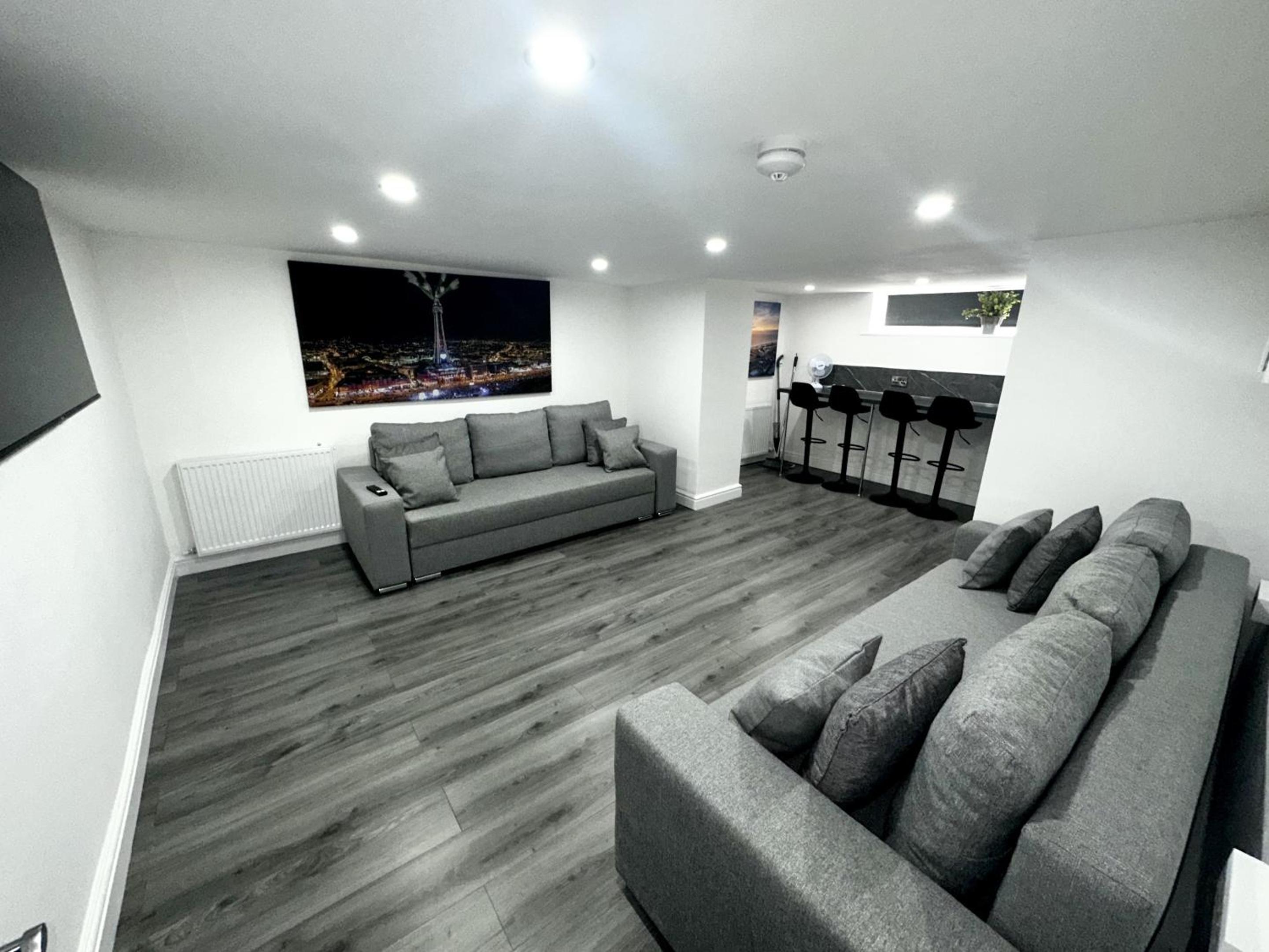 Basement Suite with Spa Bath (Height Restriction 6 foot) - Photo 3