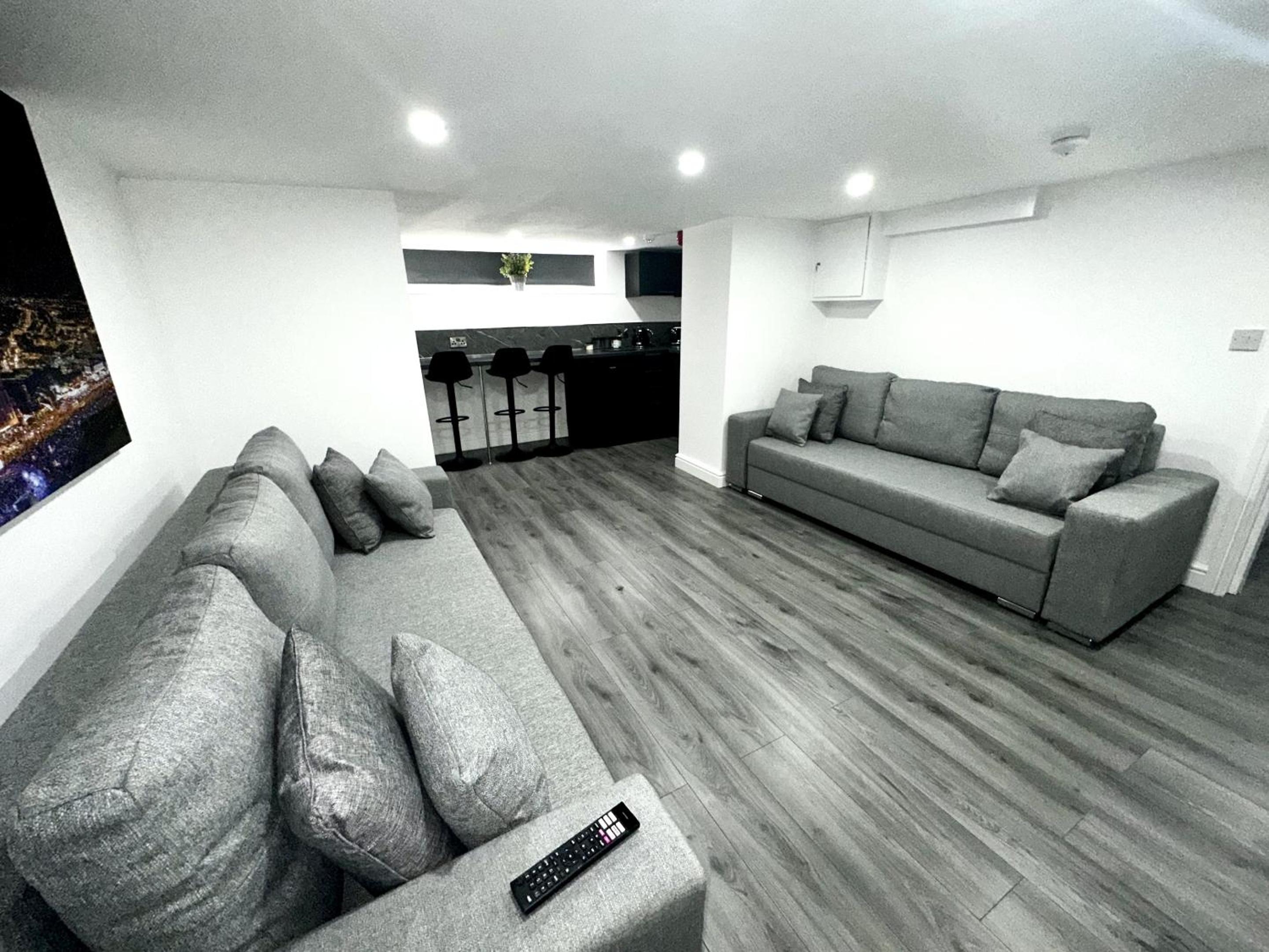 Basement Suite with Spa Bath (Height Restriction 6 foot) - Photo 6