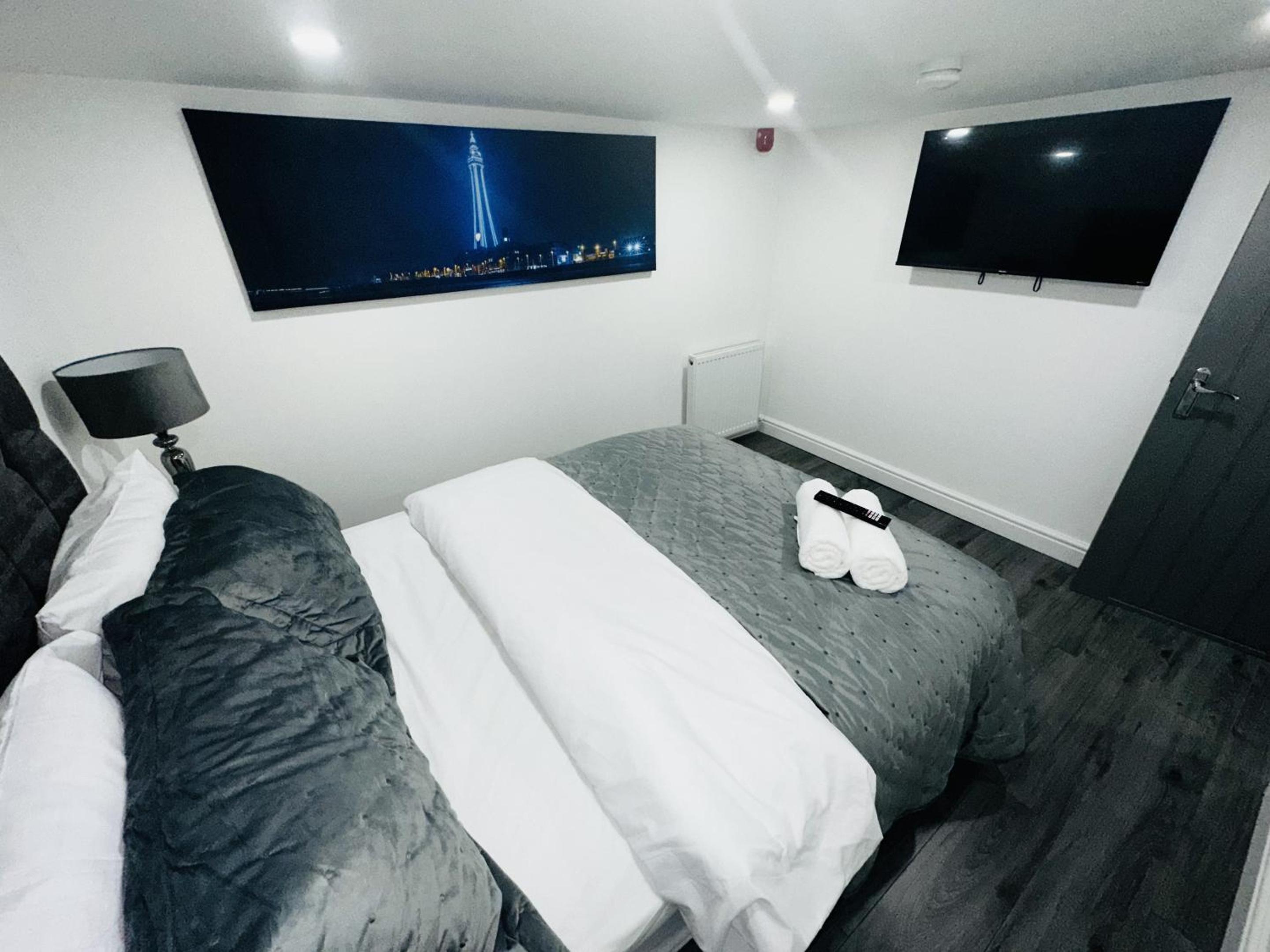 Basement Suite with Spa Bath (Height Restriction 6 foot) - Photo 17