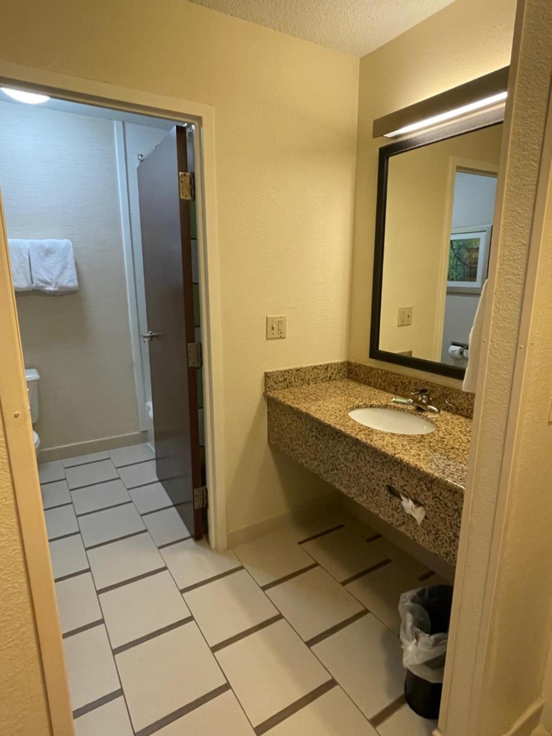 Executive Queen Room - Photo 4