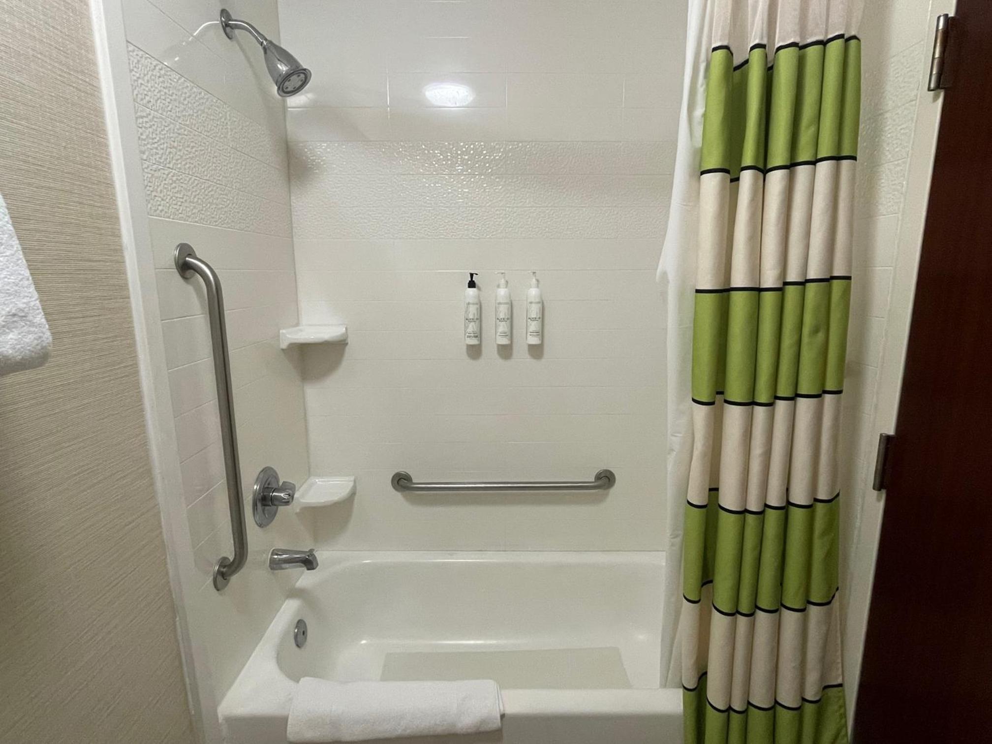 Executive Queen Room - Photo 5