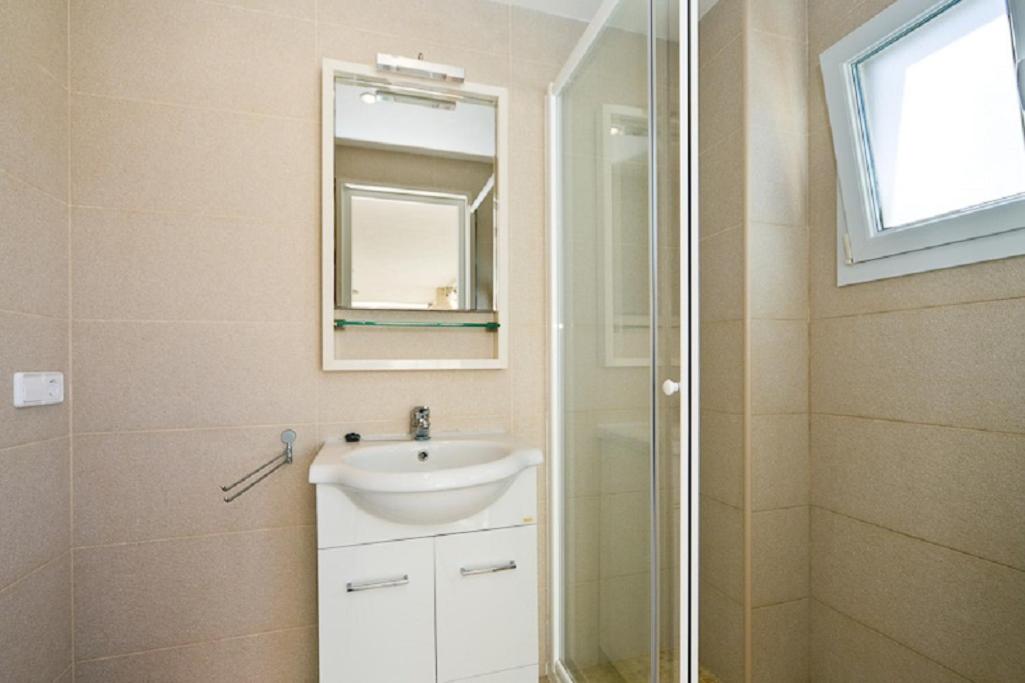 Three-Bedroom Apartment photo 2